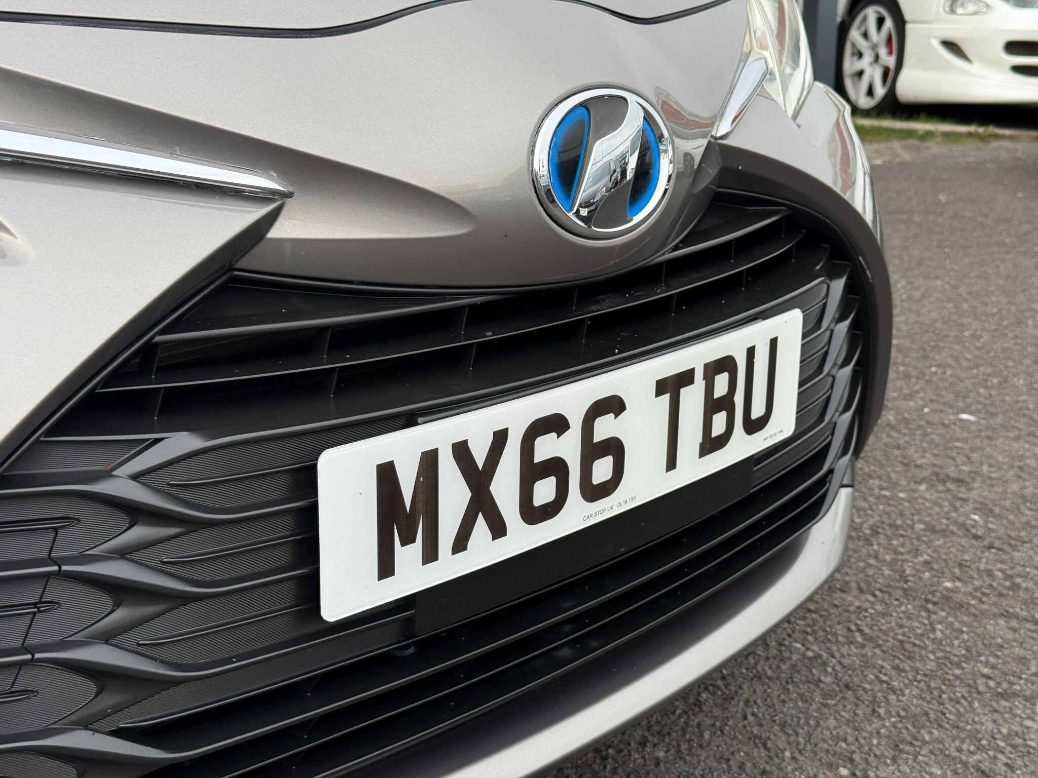 Toyota VITZ - Image 11
