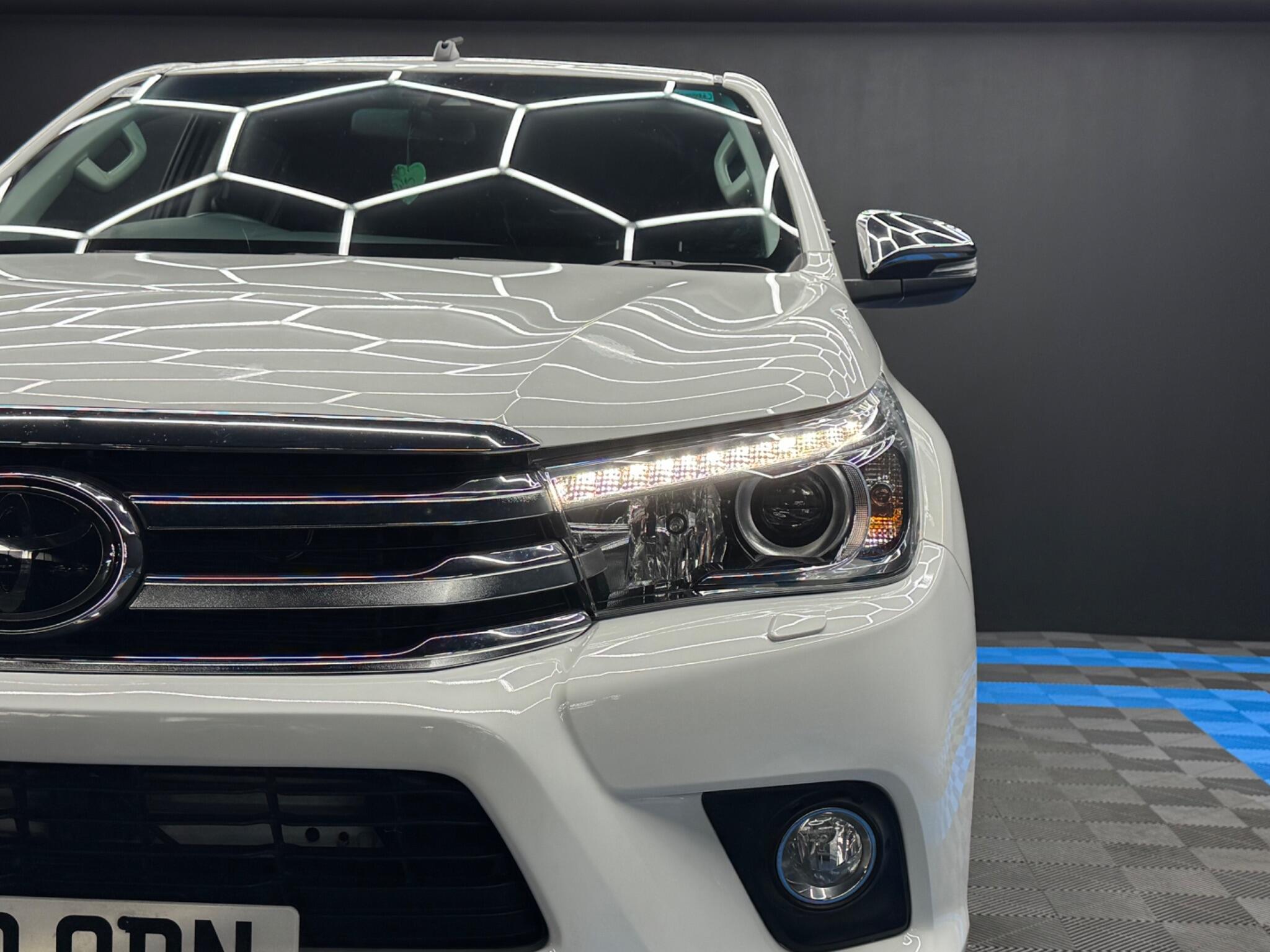 Toyota Hilux - Image 38