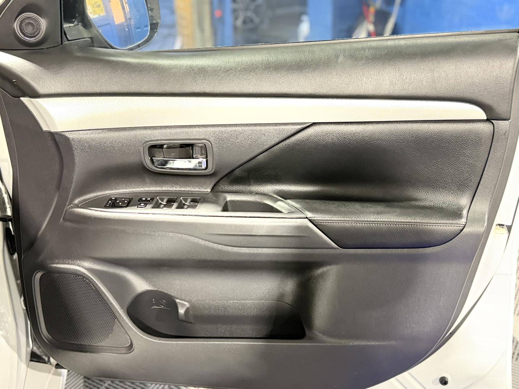 Mitsubishi Outlander - Image 19