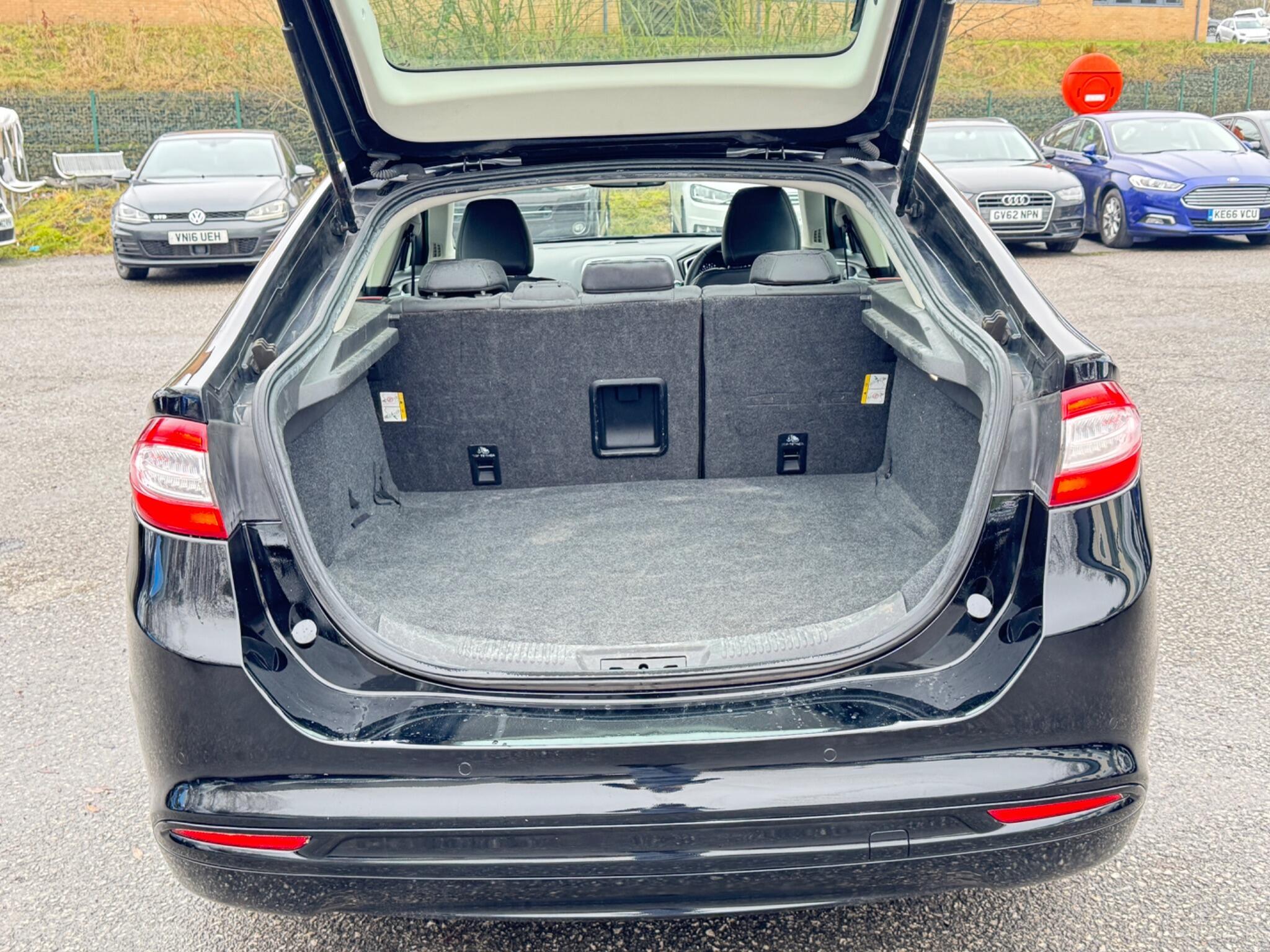 Ford Mondeo - Image 32