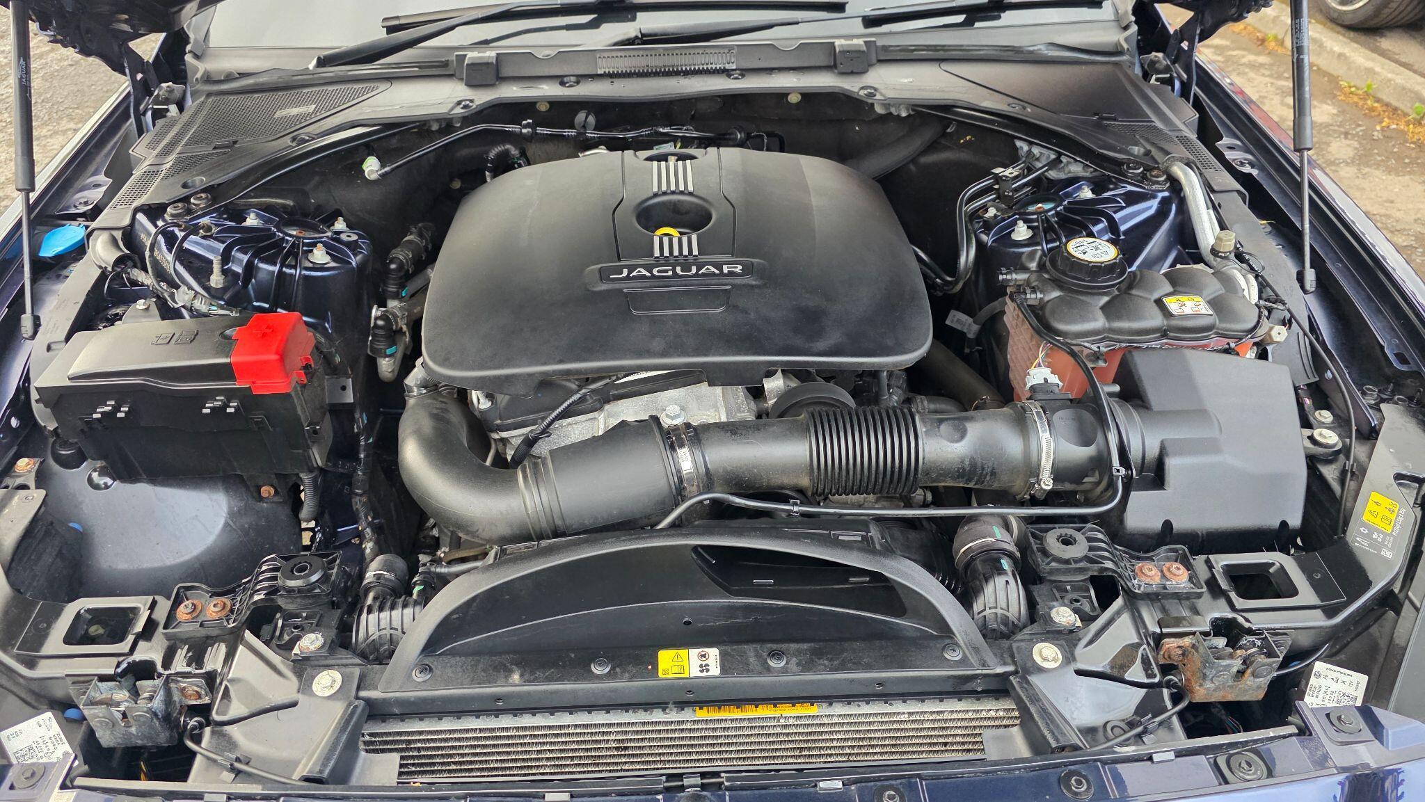 Jaguar XE - Image 49