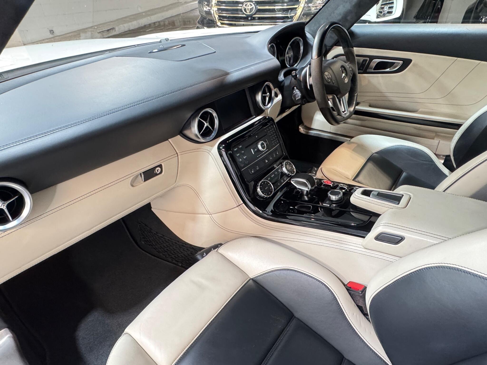 Mercedes SLS - Image 10