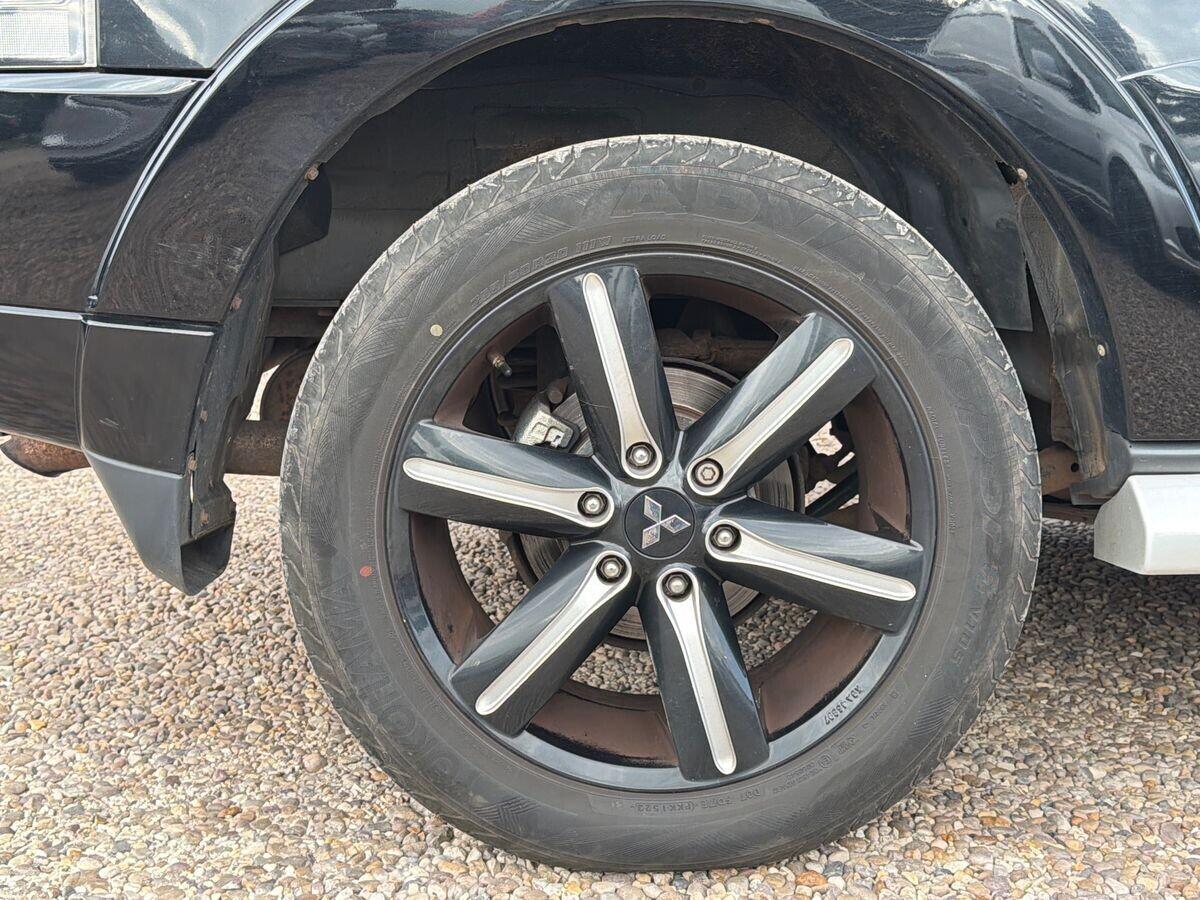 Mitsubishi Shogun - Image 13