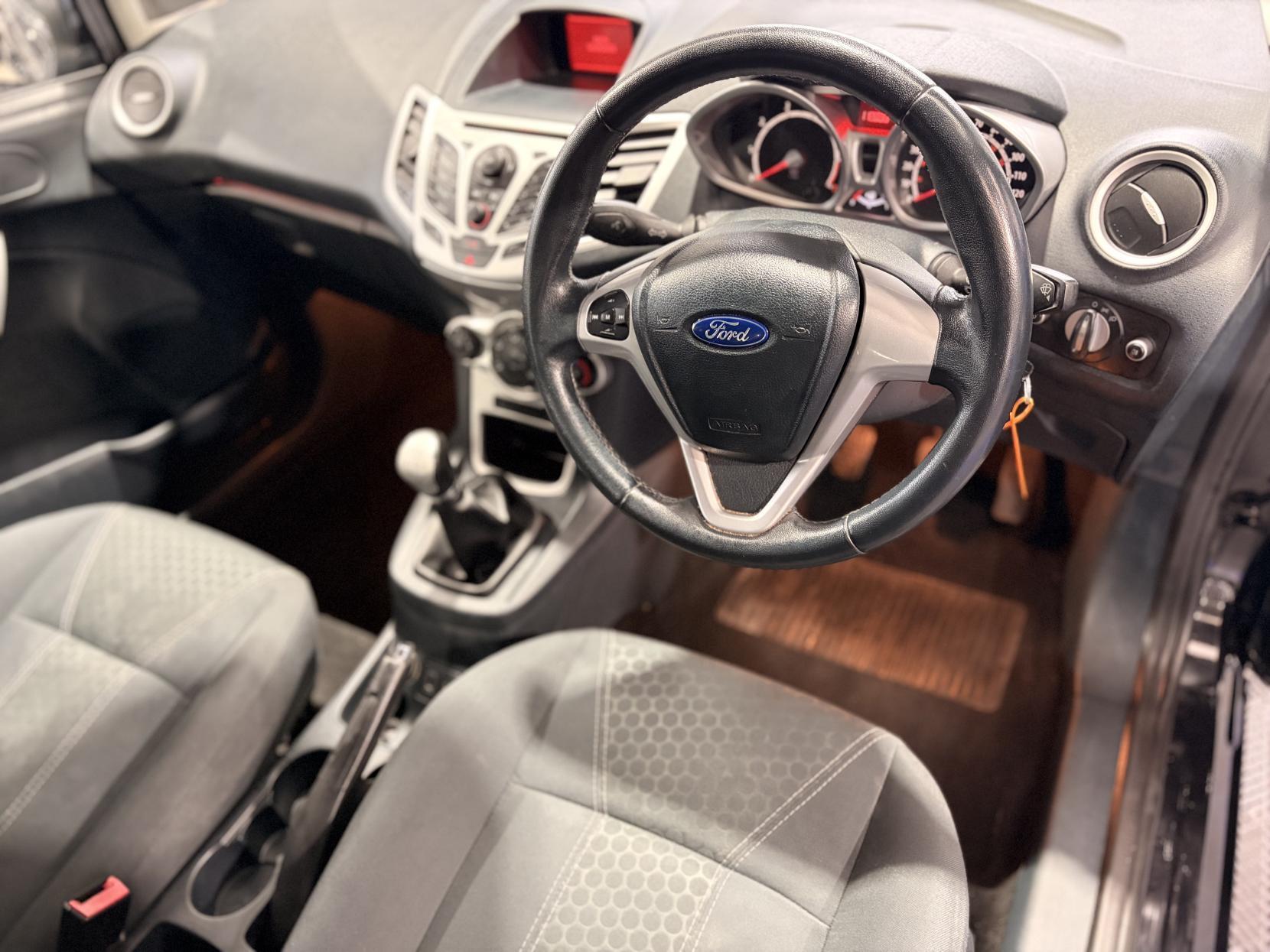 Ford Fiesta - Image 19