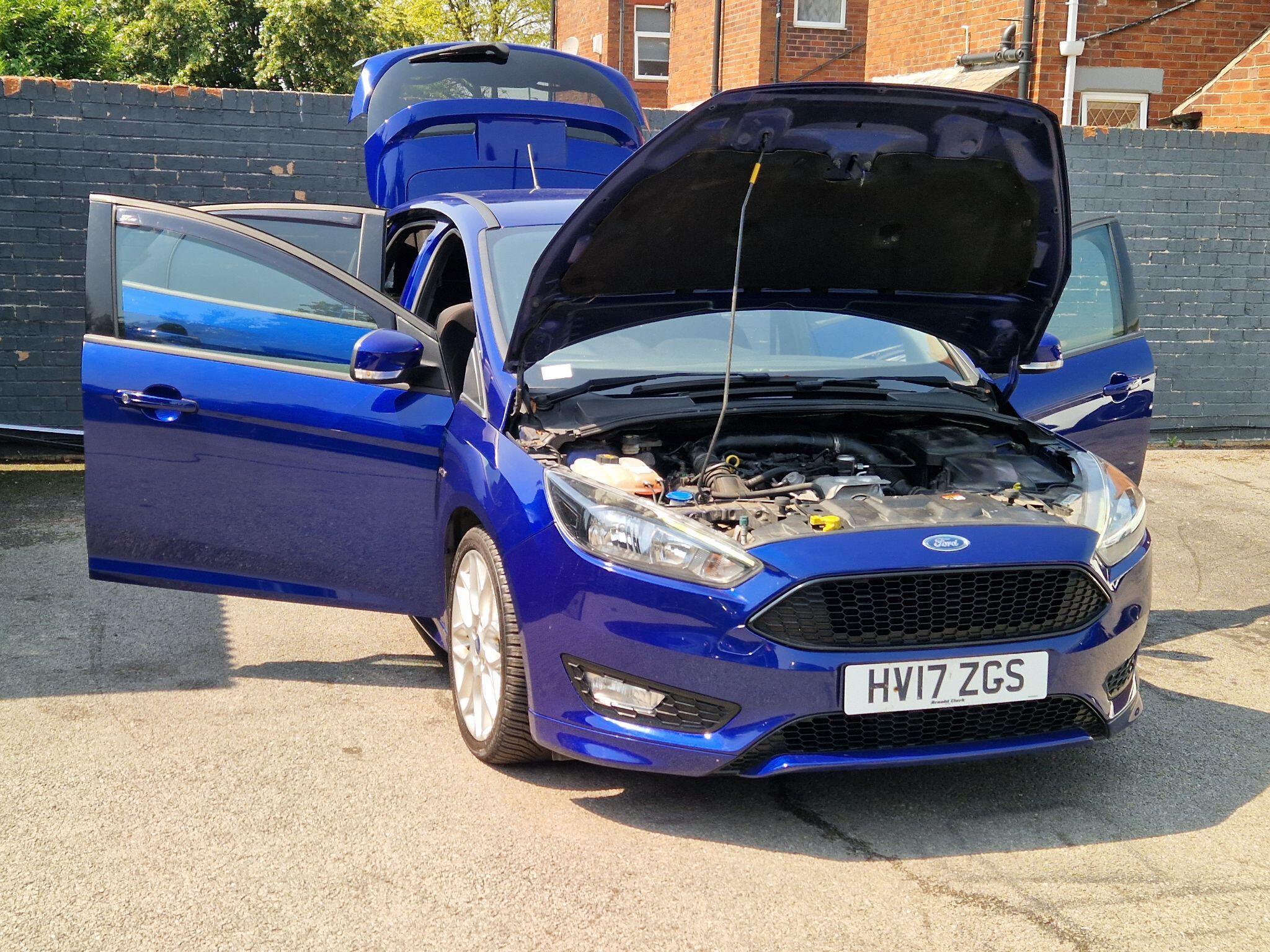 Ford Focus - Image 12