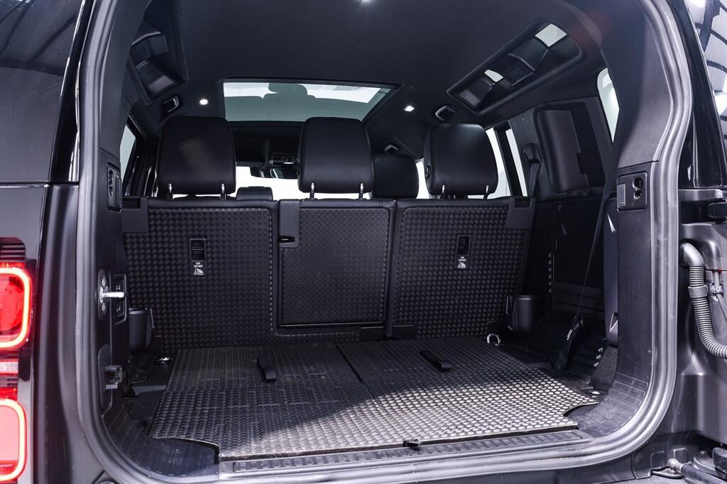 Land Rover Defender 110 - Image 37