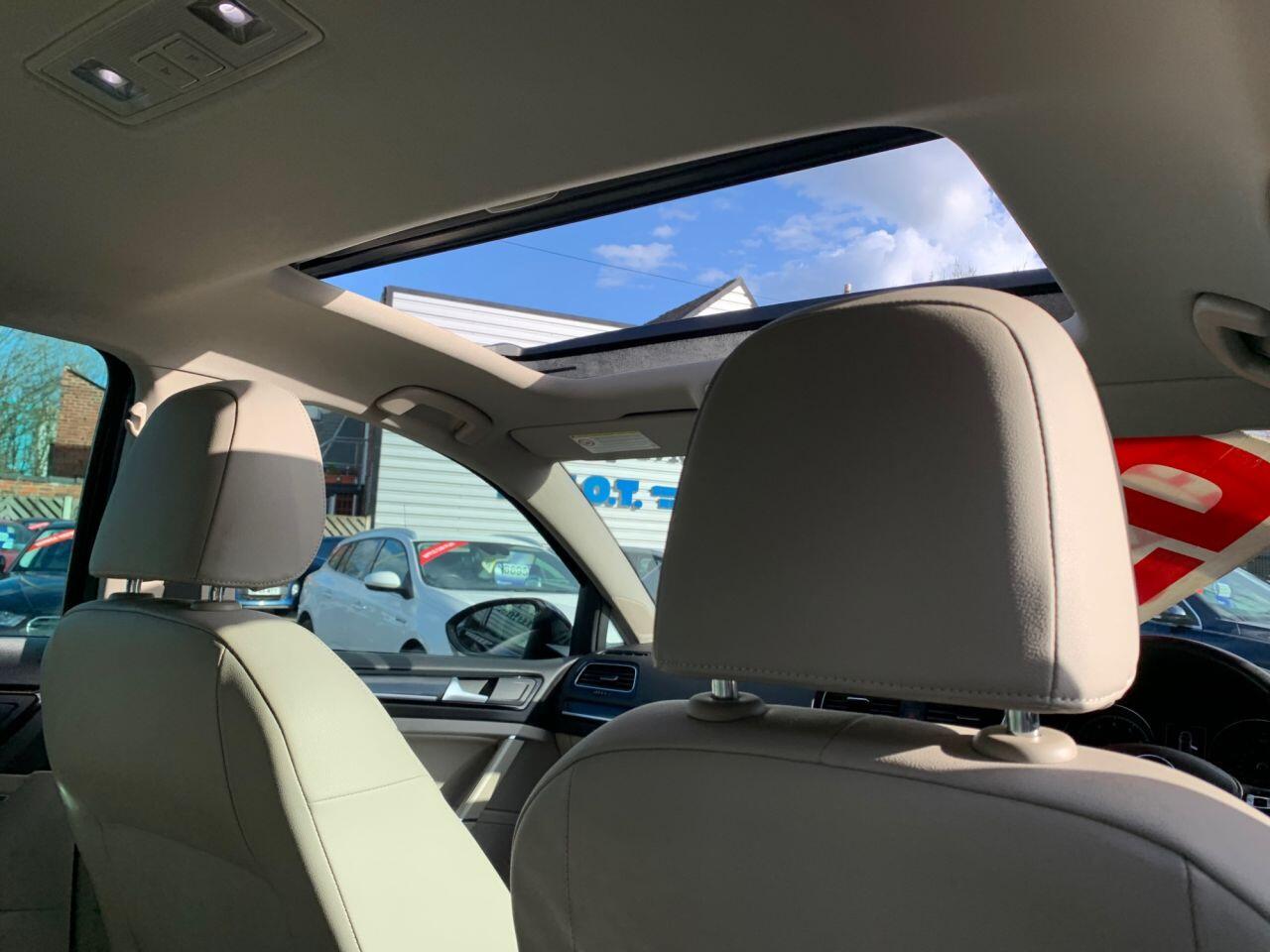 Volkswagen Golf - Image 22