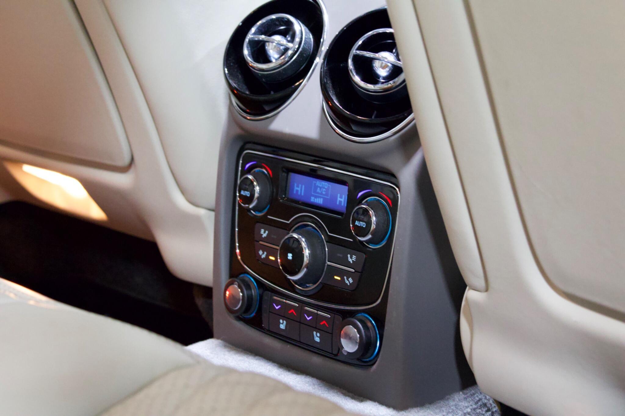 Jaguar XJ - Image 20