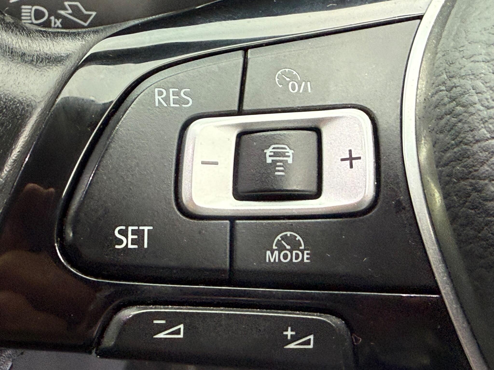 Volkswagen Passat - Image 28