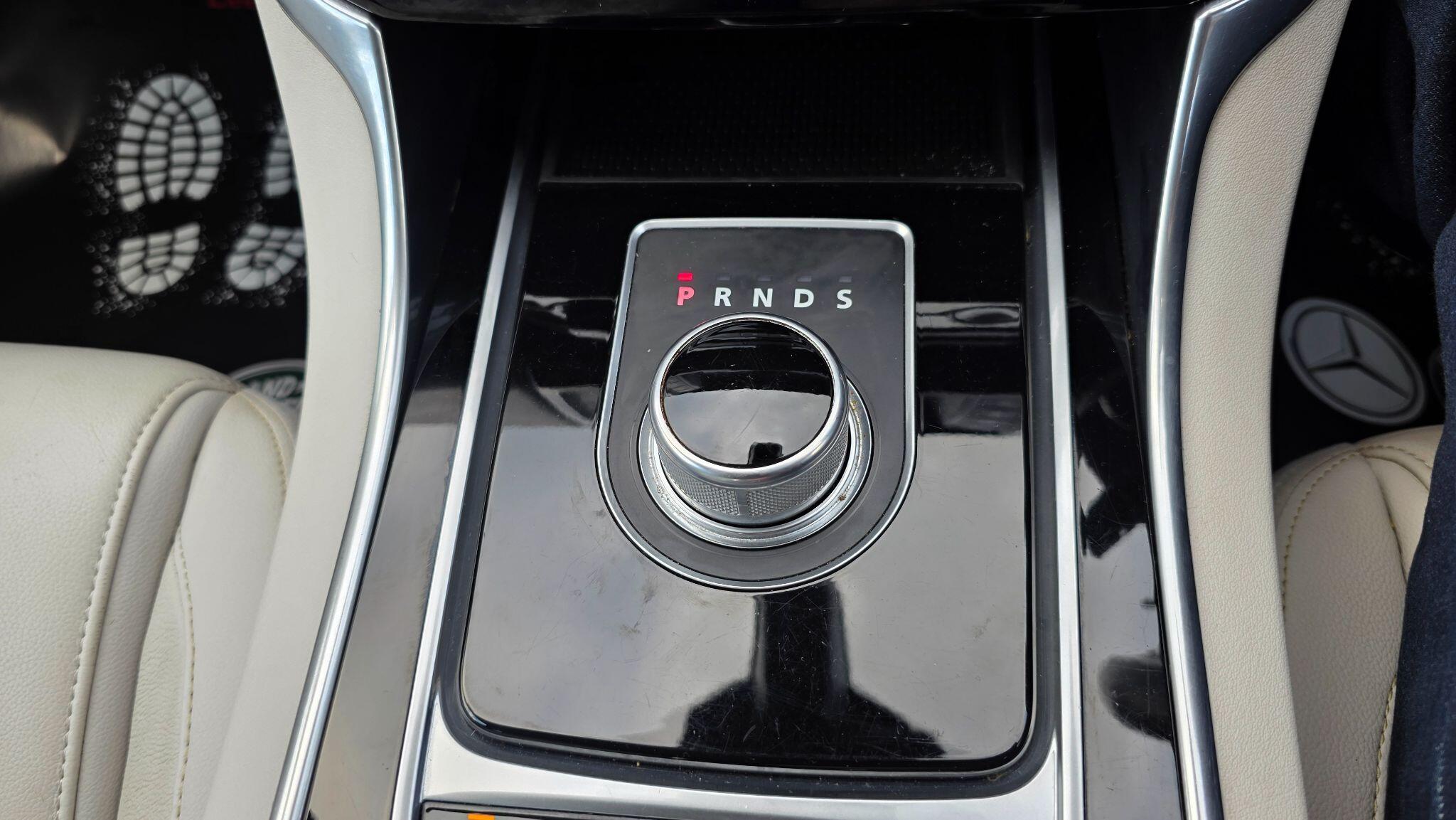 Jaguar XE - Image 30