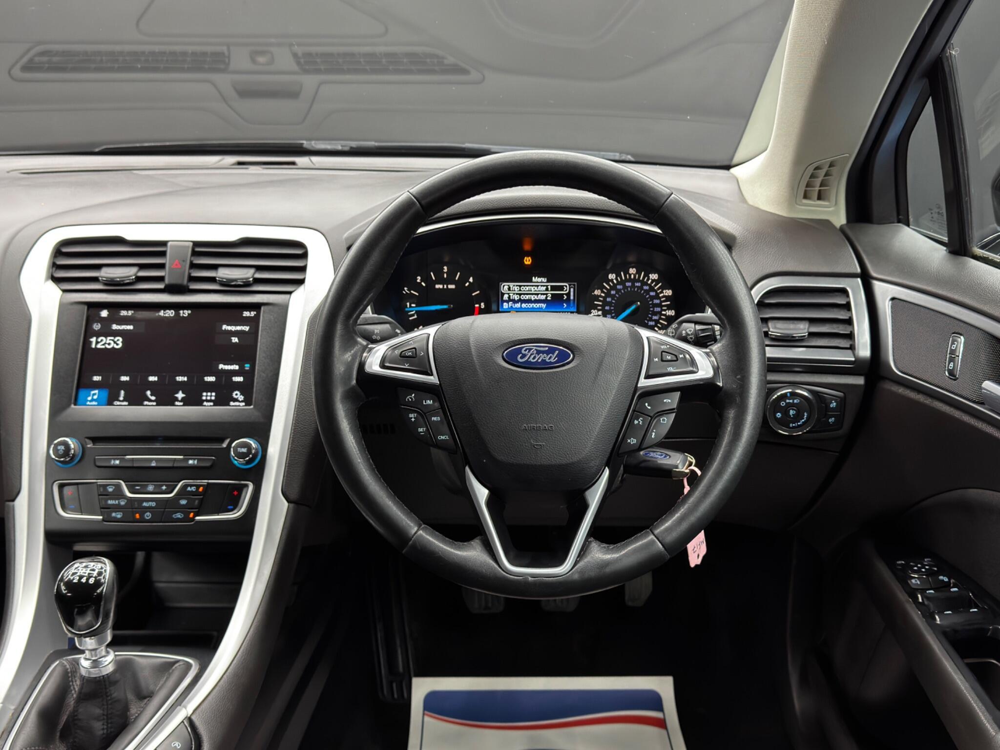 Ford Mondeo - Image 18