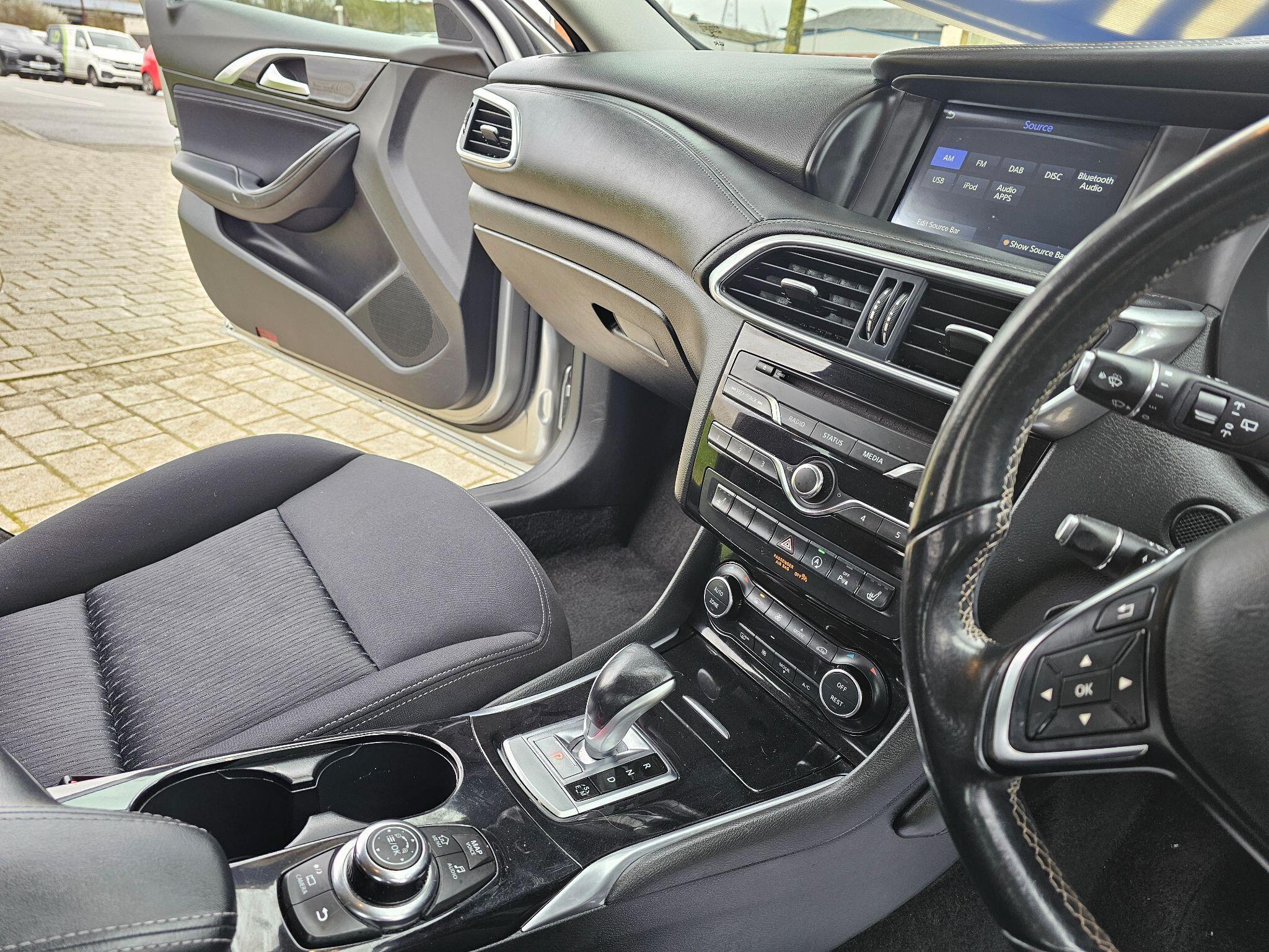 Infiniti Q30 - Image 22