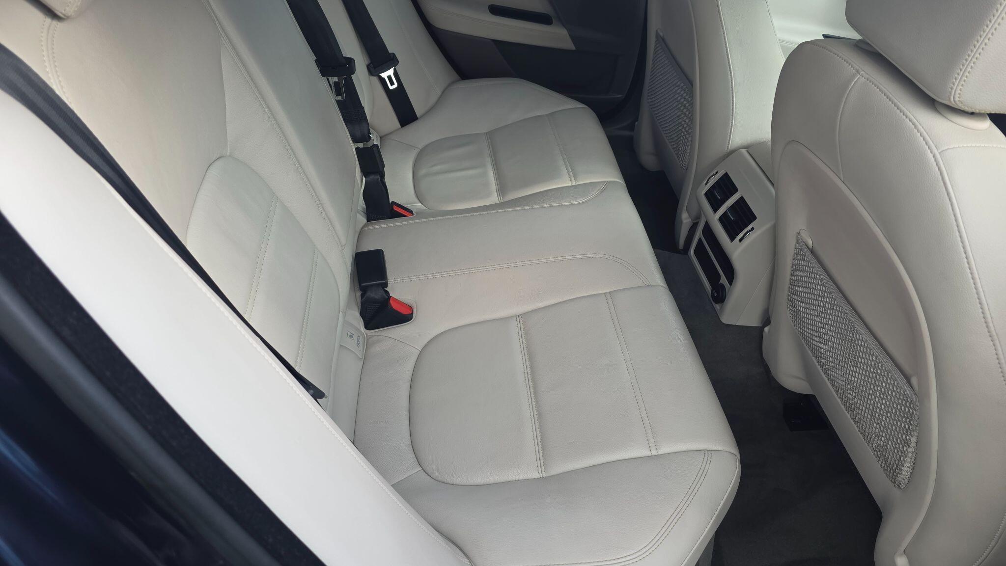 Jaguar XE - Image 37