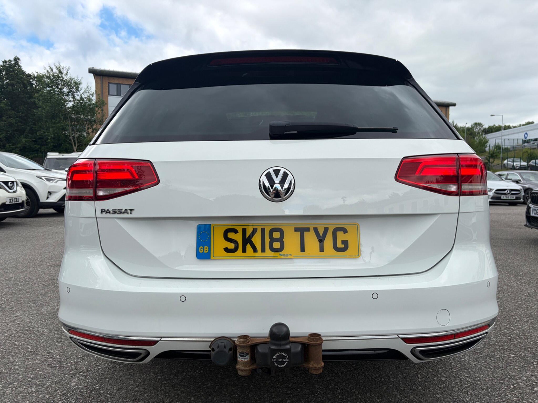 Volkswagen Passat - Image 14