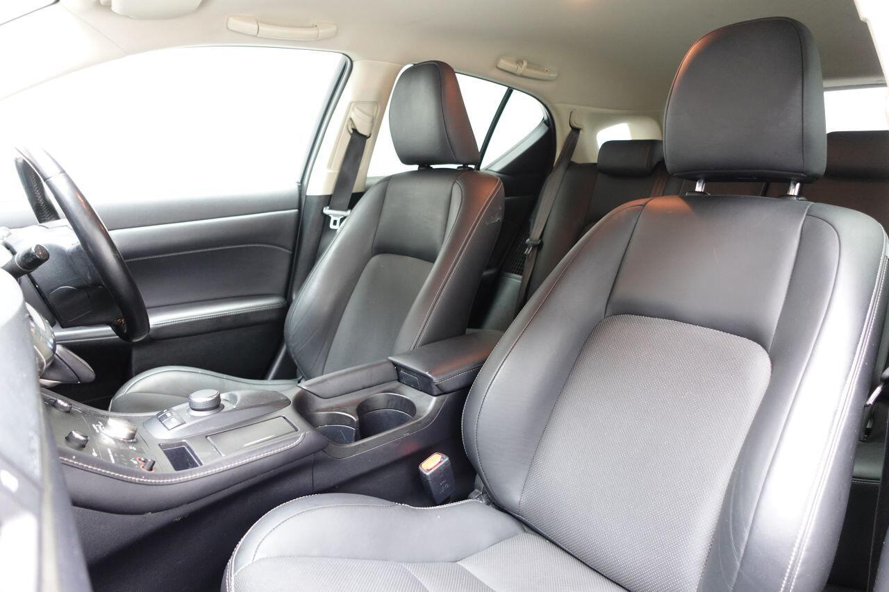 Lexus CT - Image 17