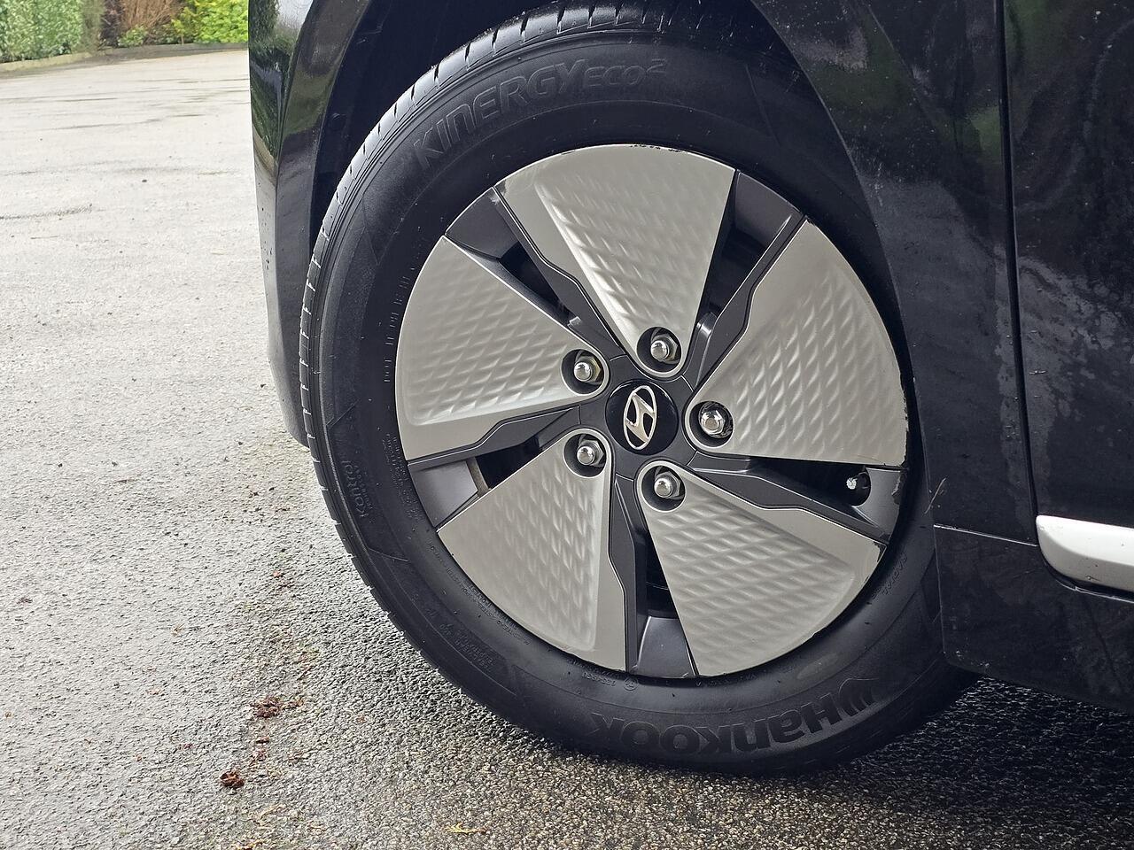 Hyundai Ioniq - Image 13