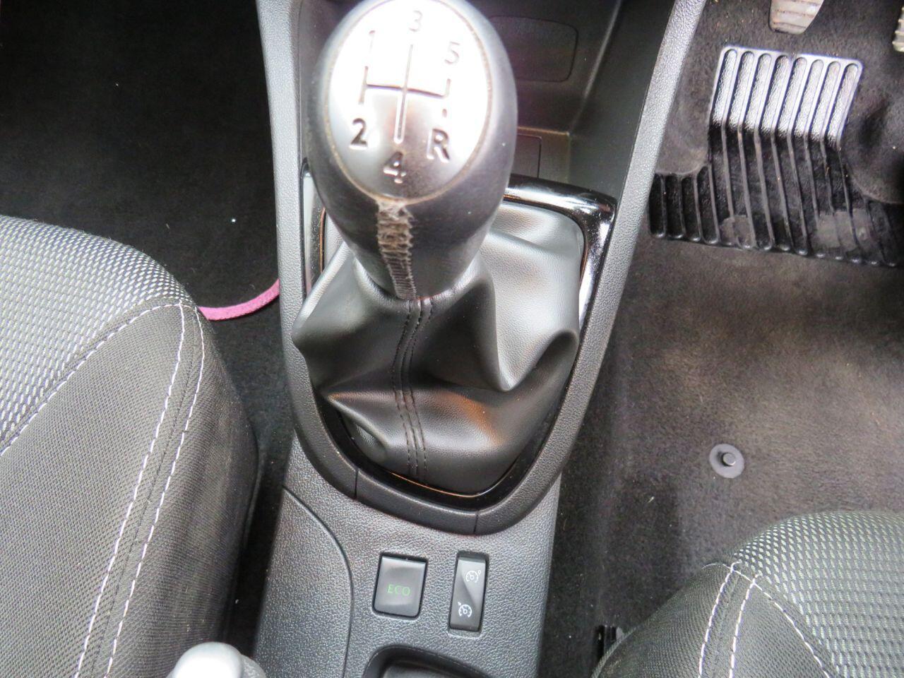 Renault Clio - Image 14