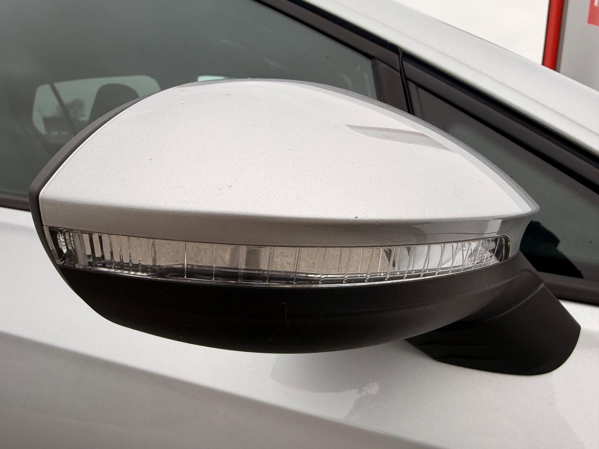Volkswagen Golf - Image 10