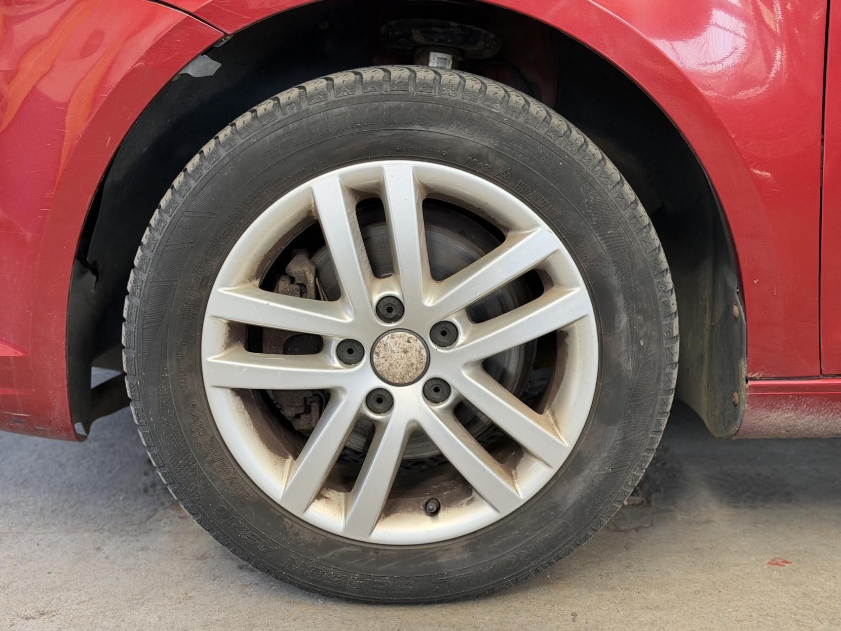 Volkswagen Touran - Image 17