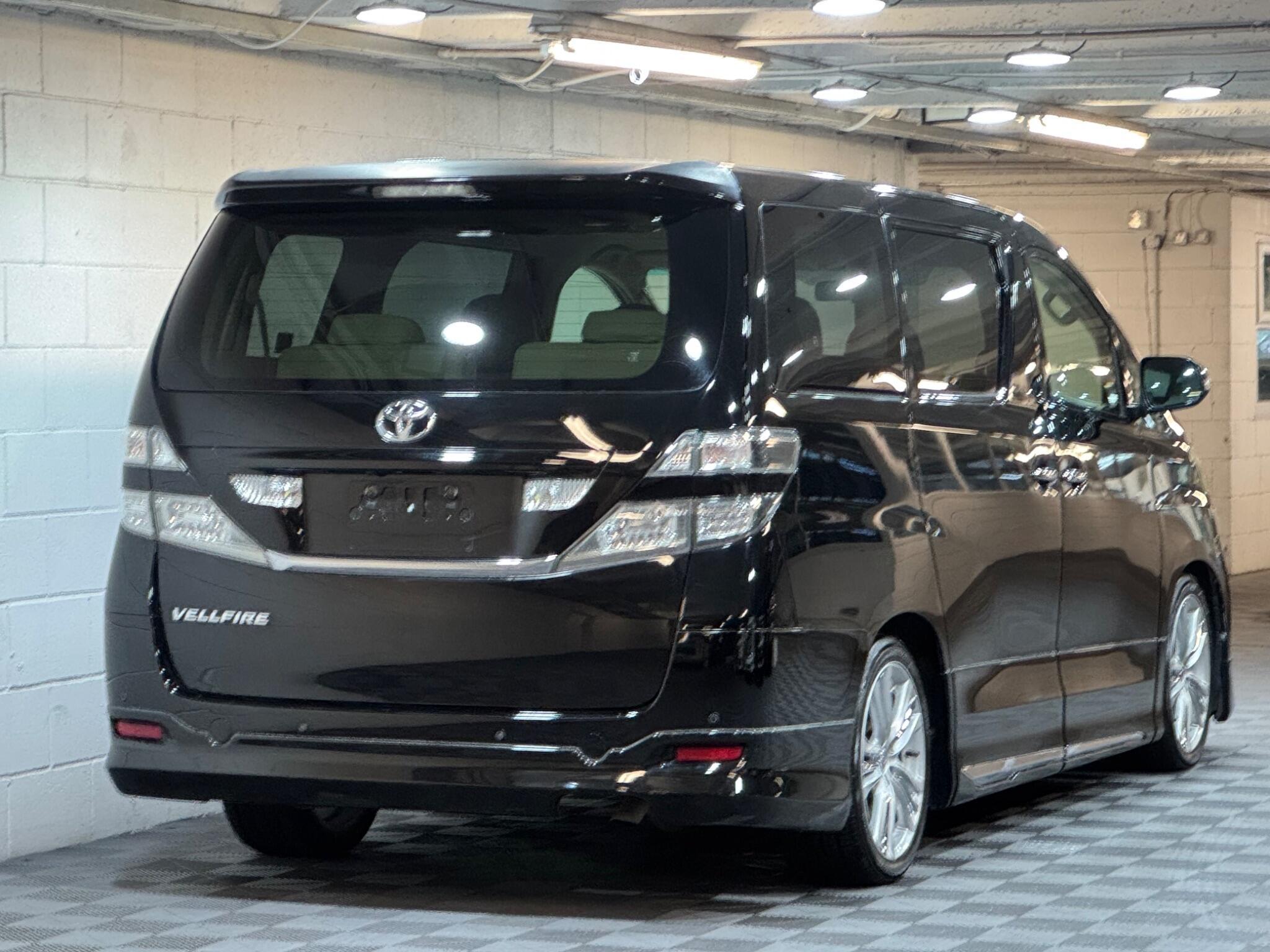 Toyota Vellfire - Image 4