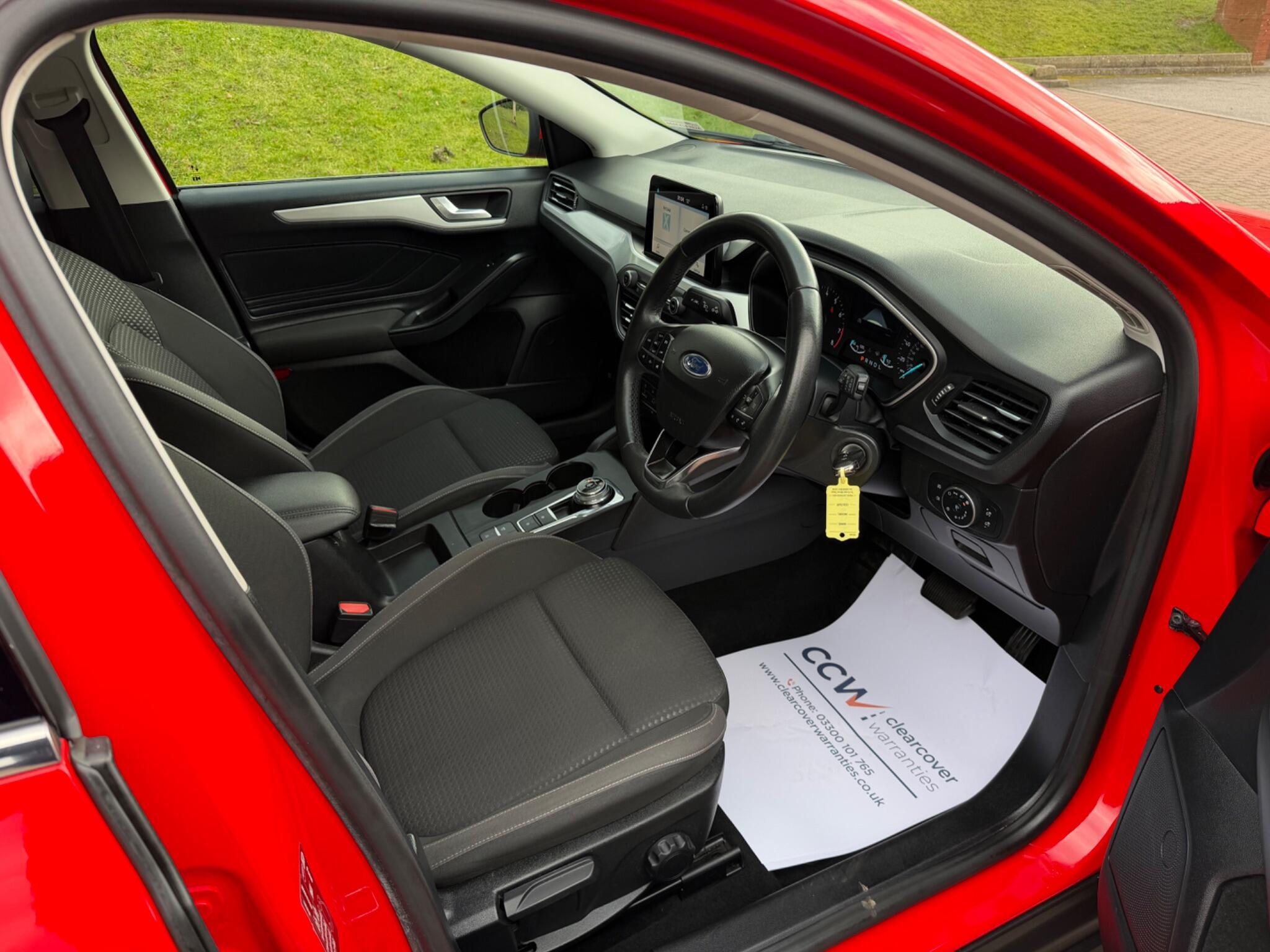 Ford Focus - Image 41