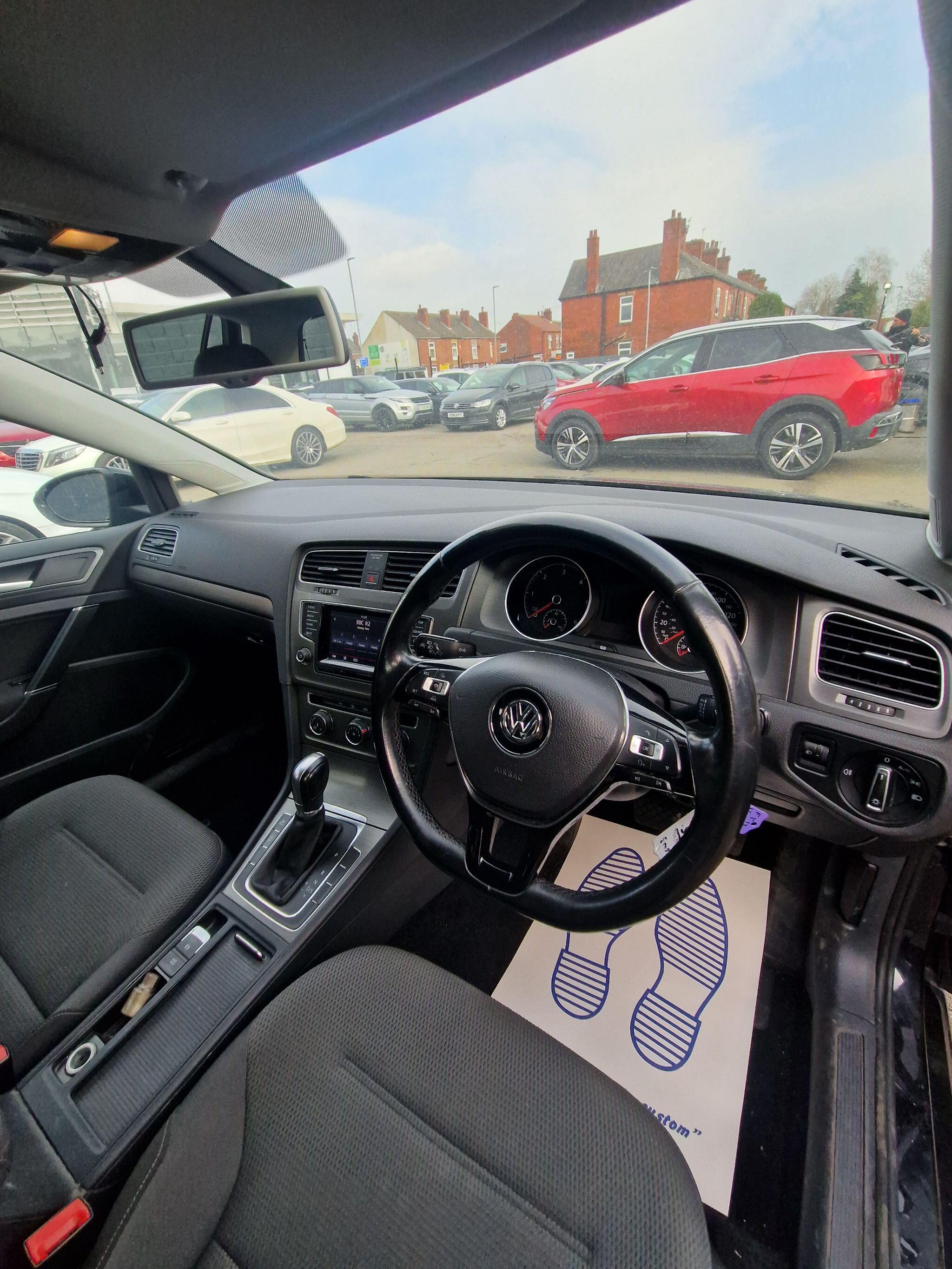 Volkswagen Golf - Image 30