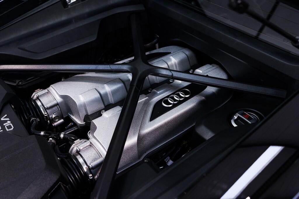 Audi R8 - Image 22