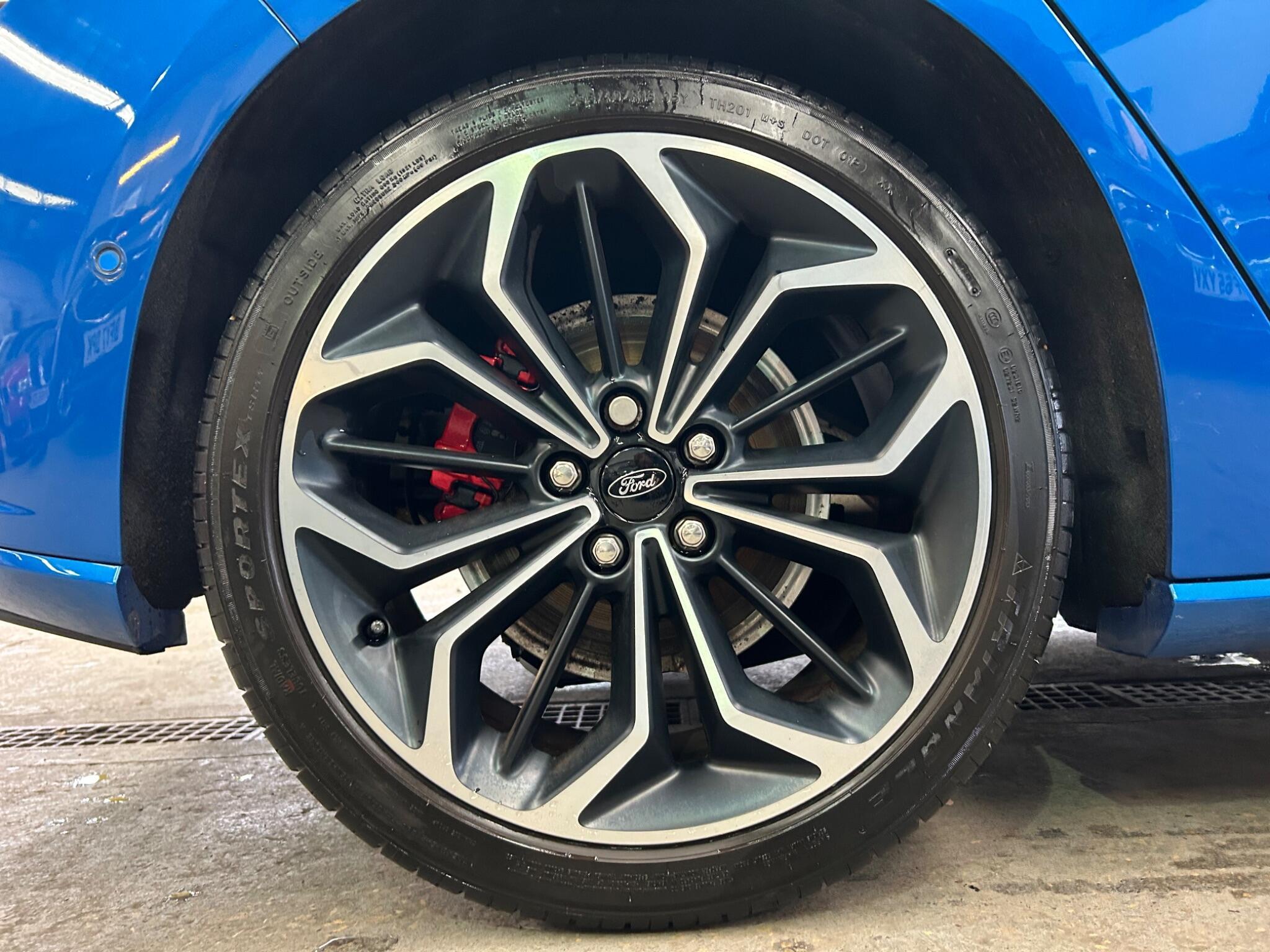 Ford Focus - Image 42