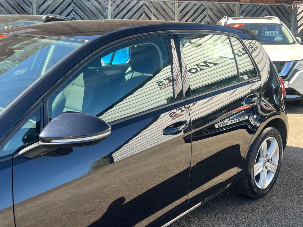 Volkswagen Golf - Image 13