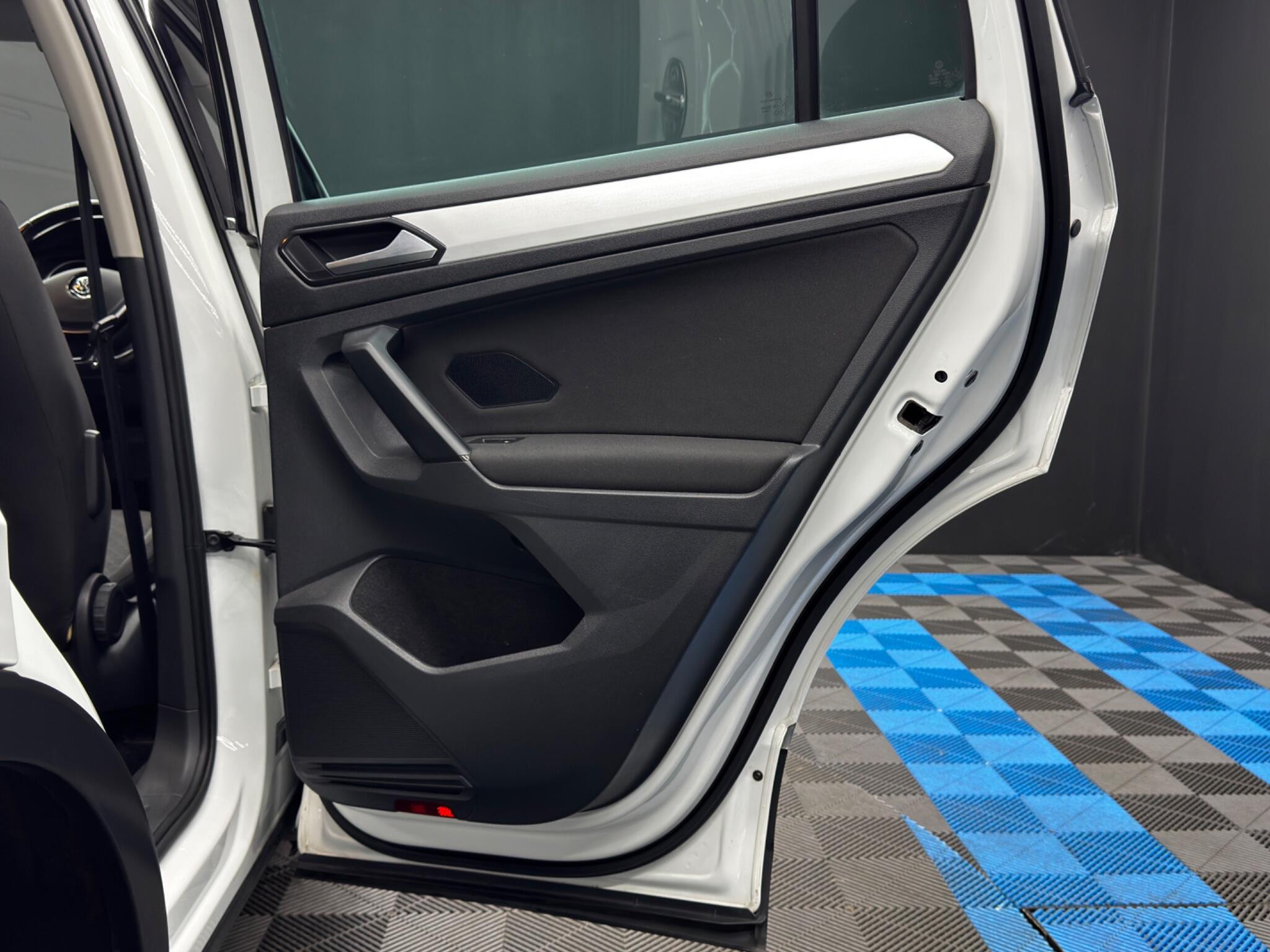 Volkswagen Tiguan - Image 43