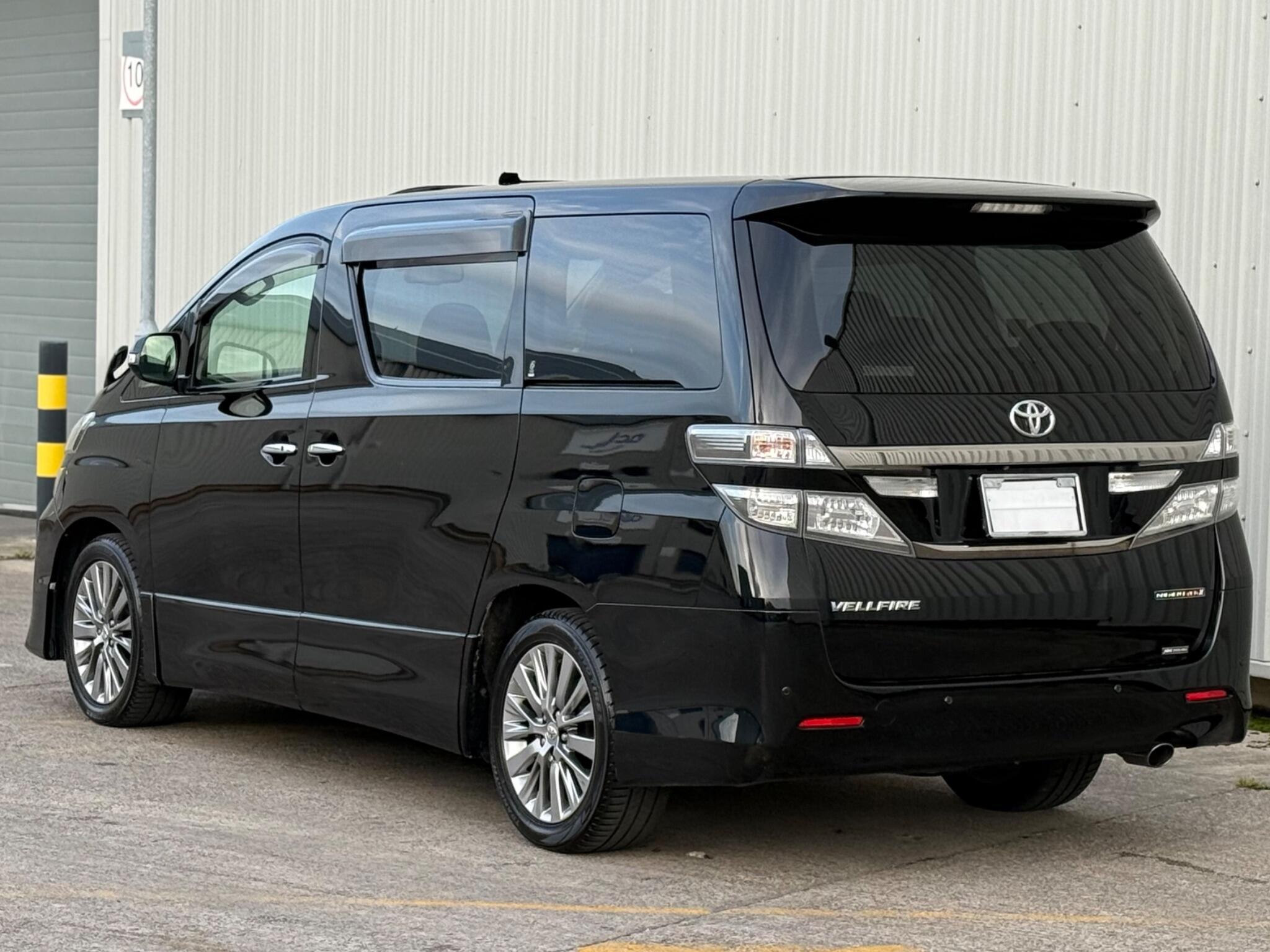 Toyota Vellfire - Image 13