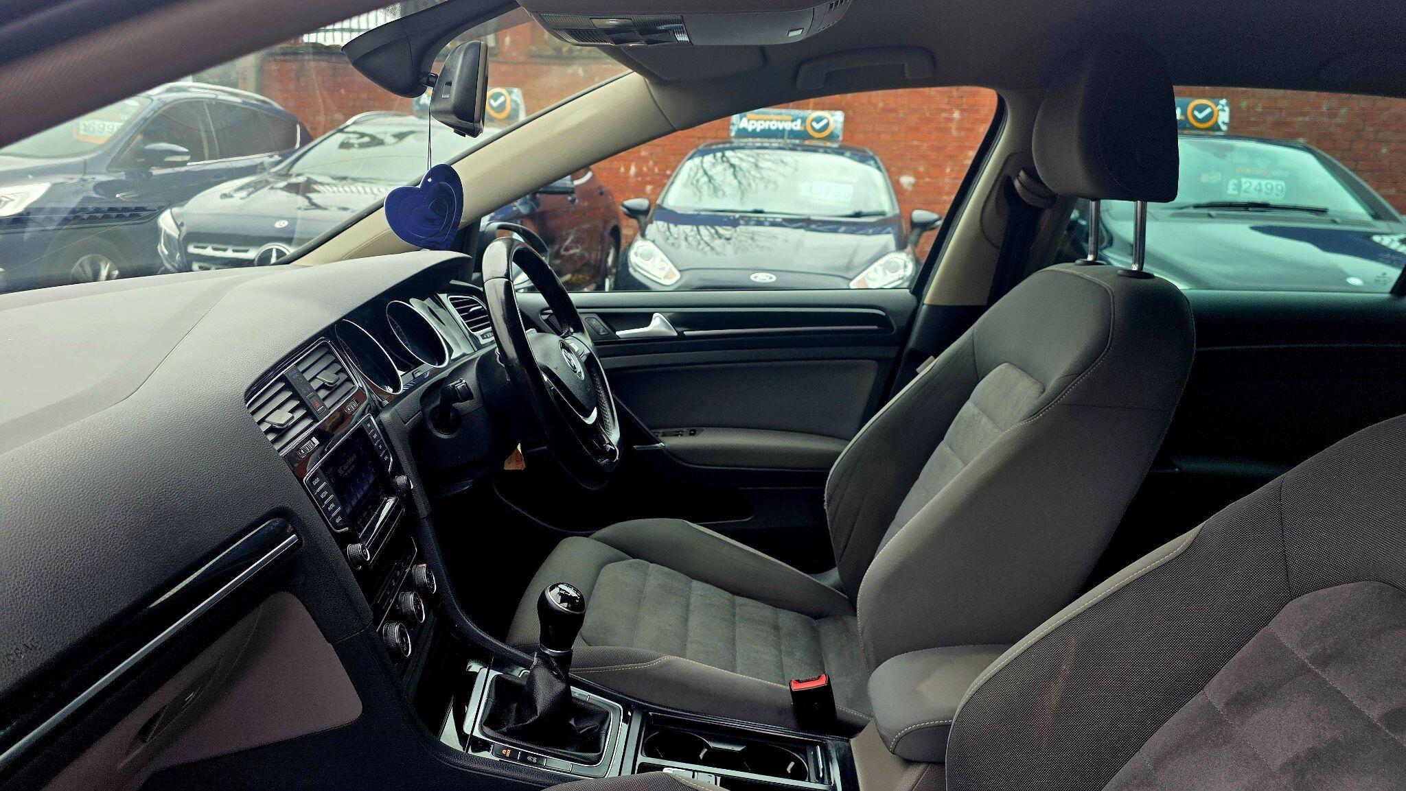 Volkswagen Golf - Image 14