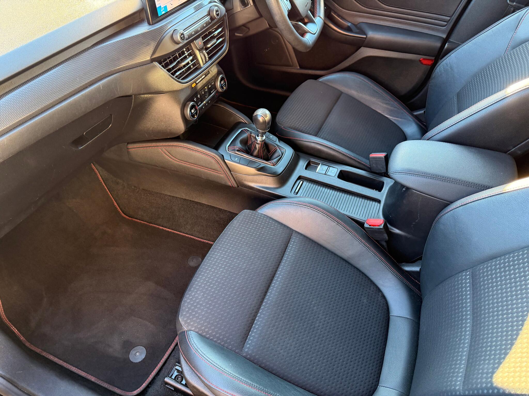 Ford Focus - Image 14