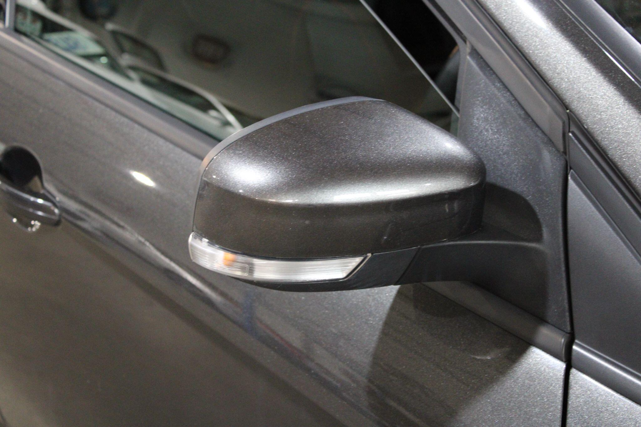 Ford Focus - Image 27