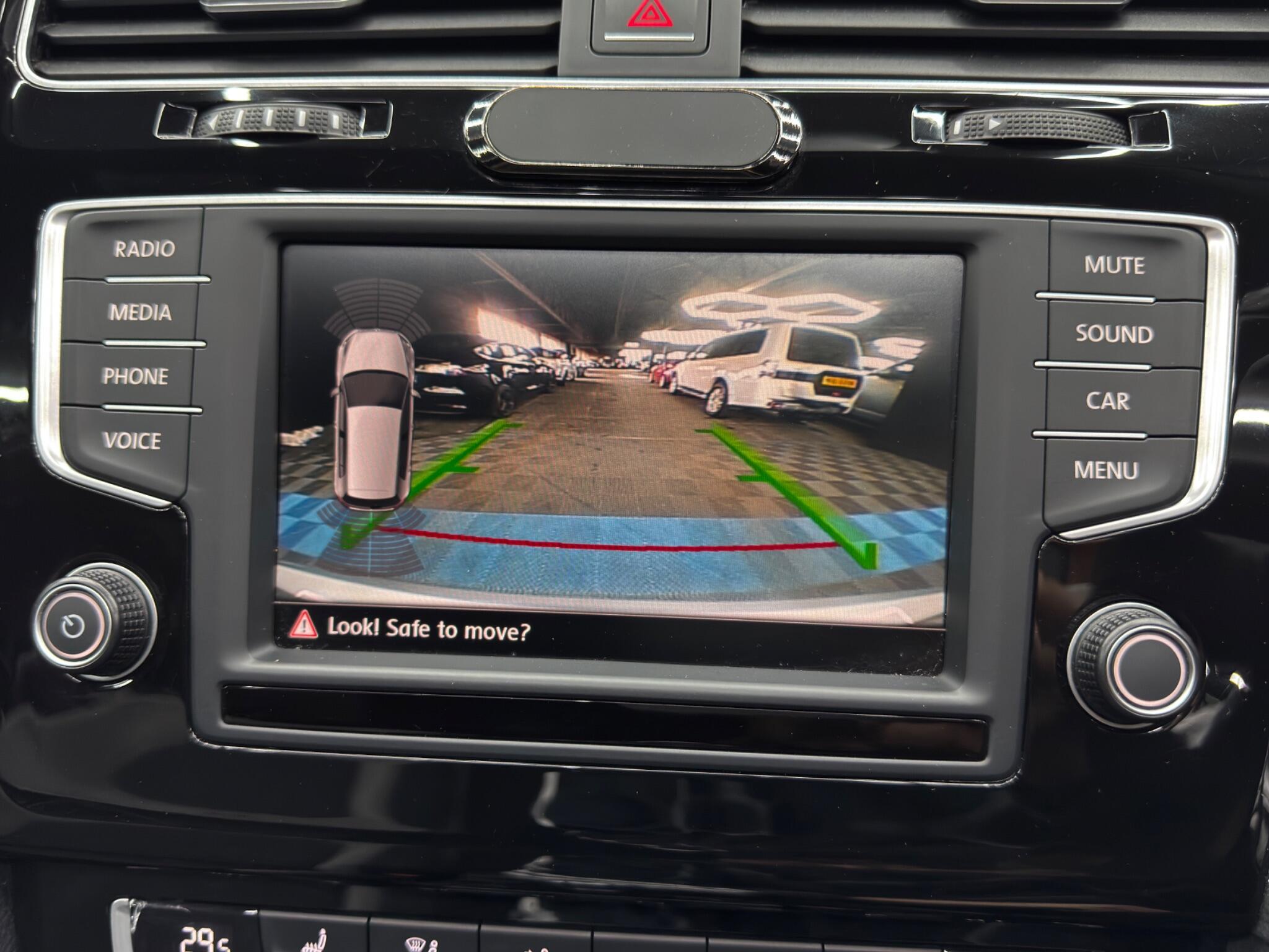 Volkswagen Golf - Image 36