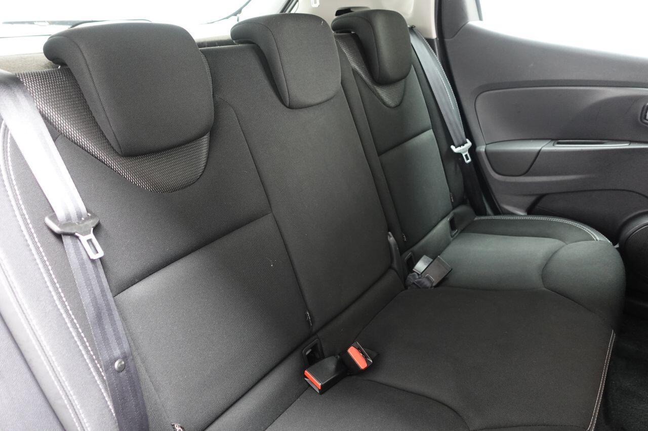 Renault Clio - Image 18