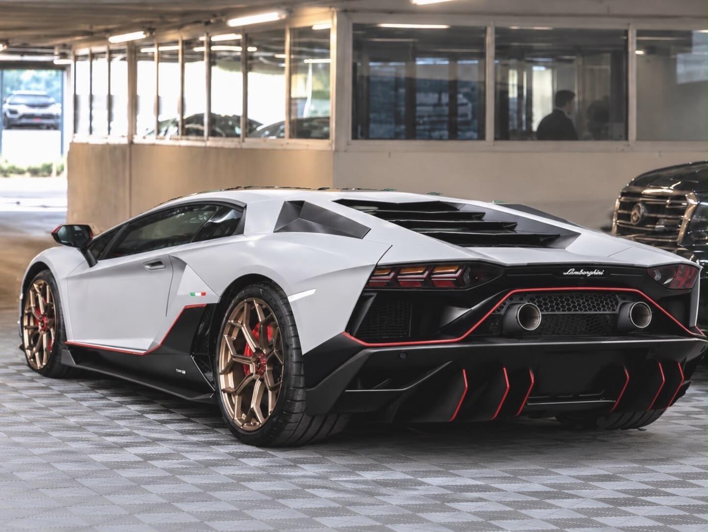 Lamborghini Aventador - Image 3