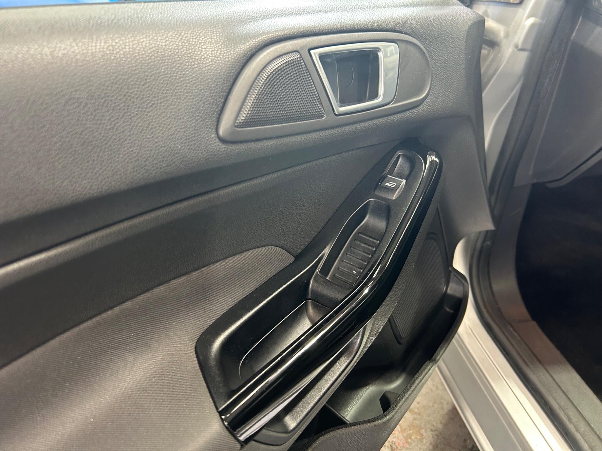 Ford Fiesta - Image 17