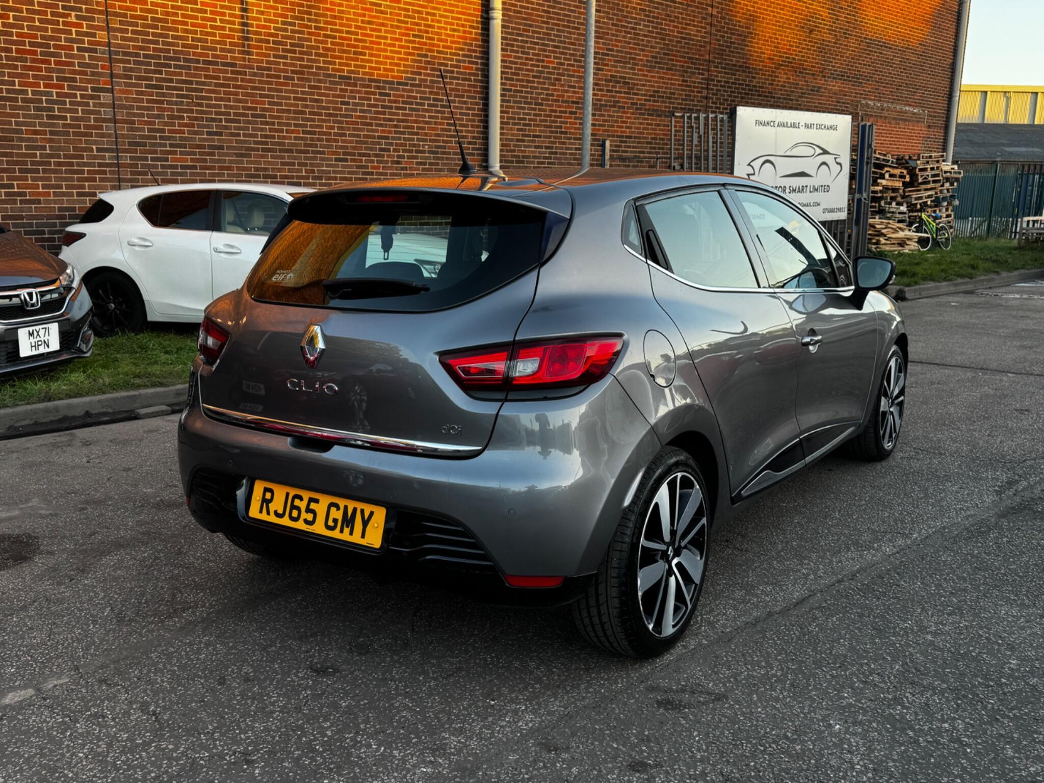 Renault Clio - Image 5