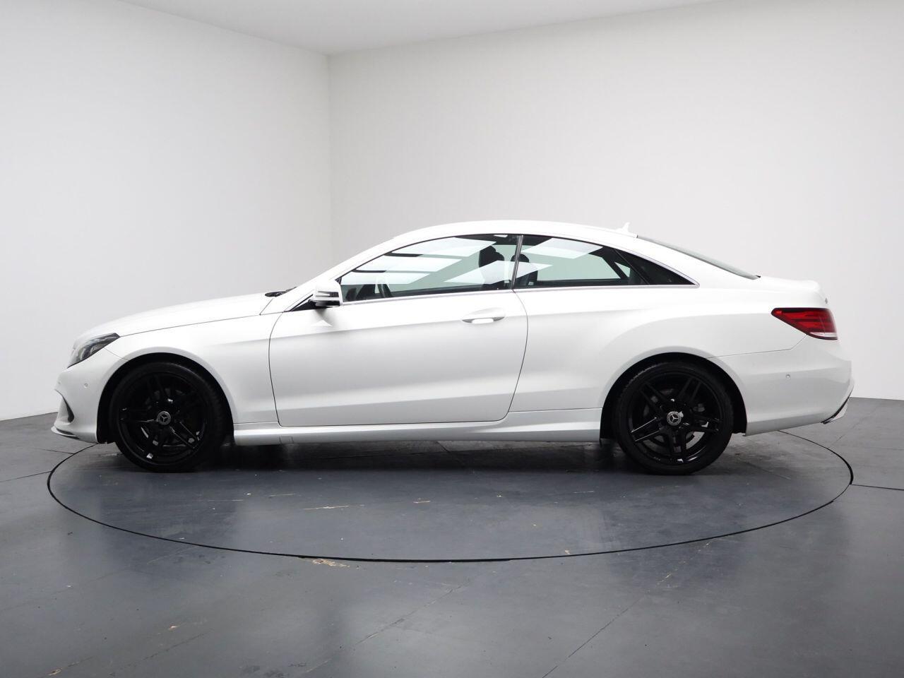 Mercedes-benz E-CLASS - Image 8