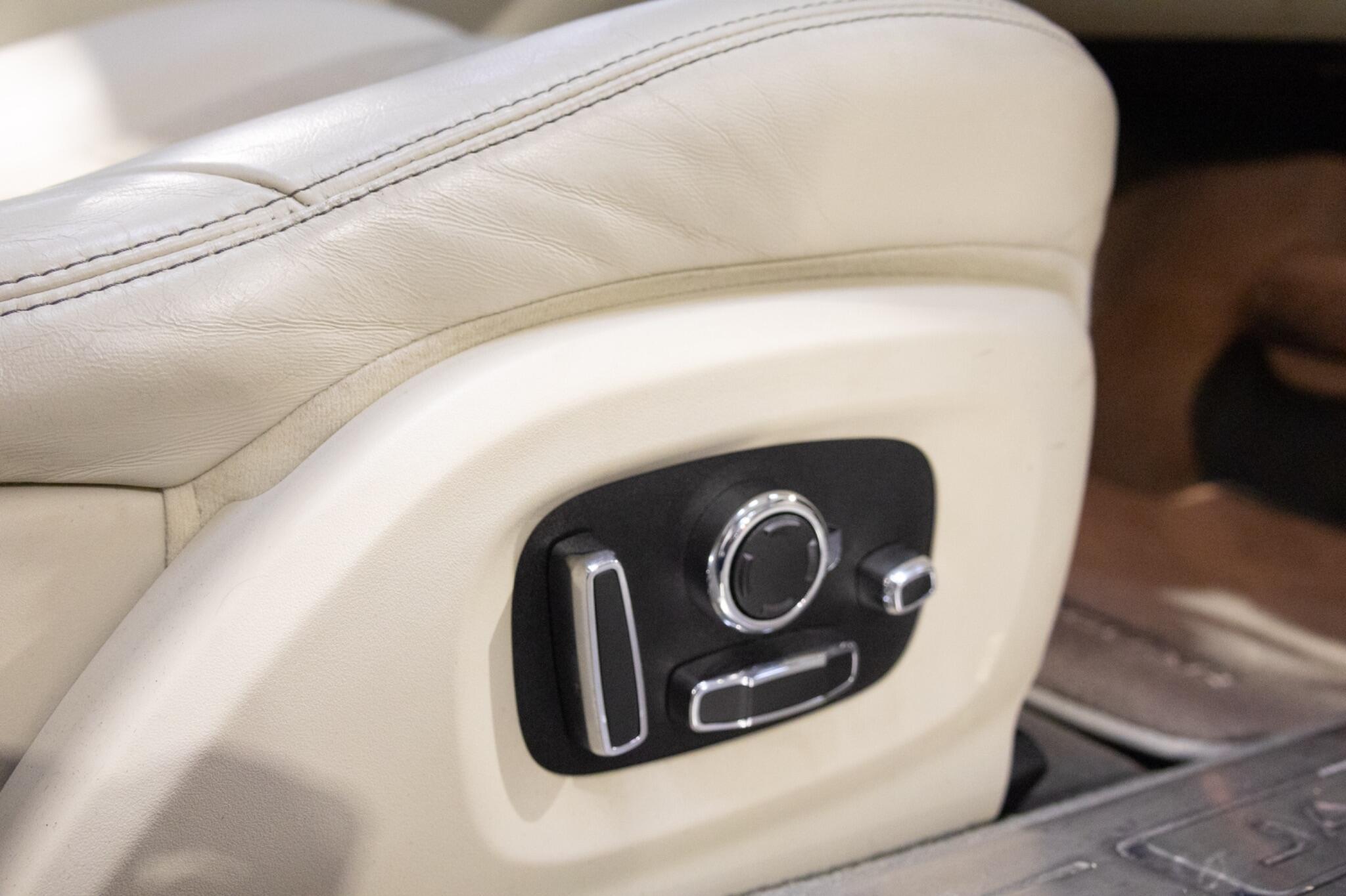 Jaguar XJ - Image 24