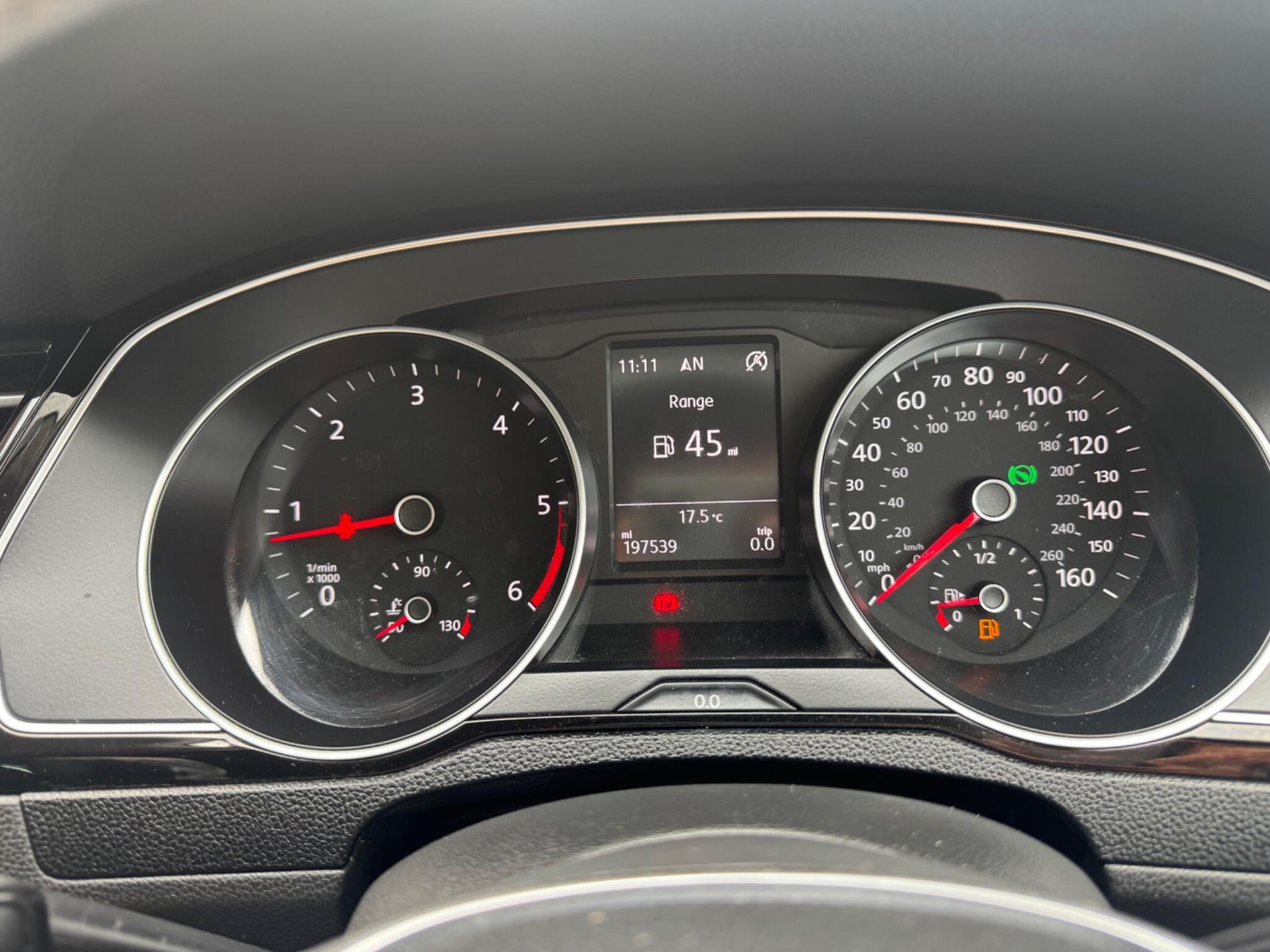Volkswagen Passat - Image 16
