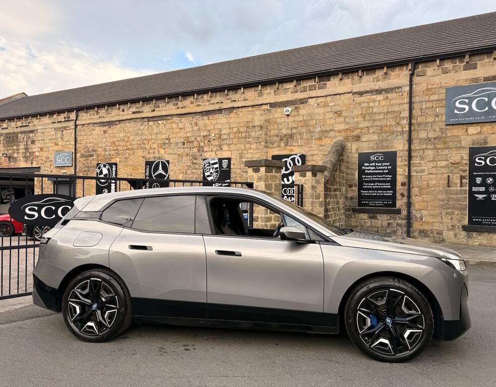 BMW IX - Image 4