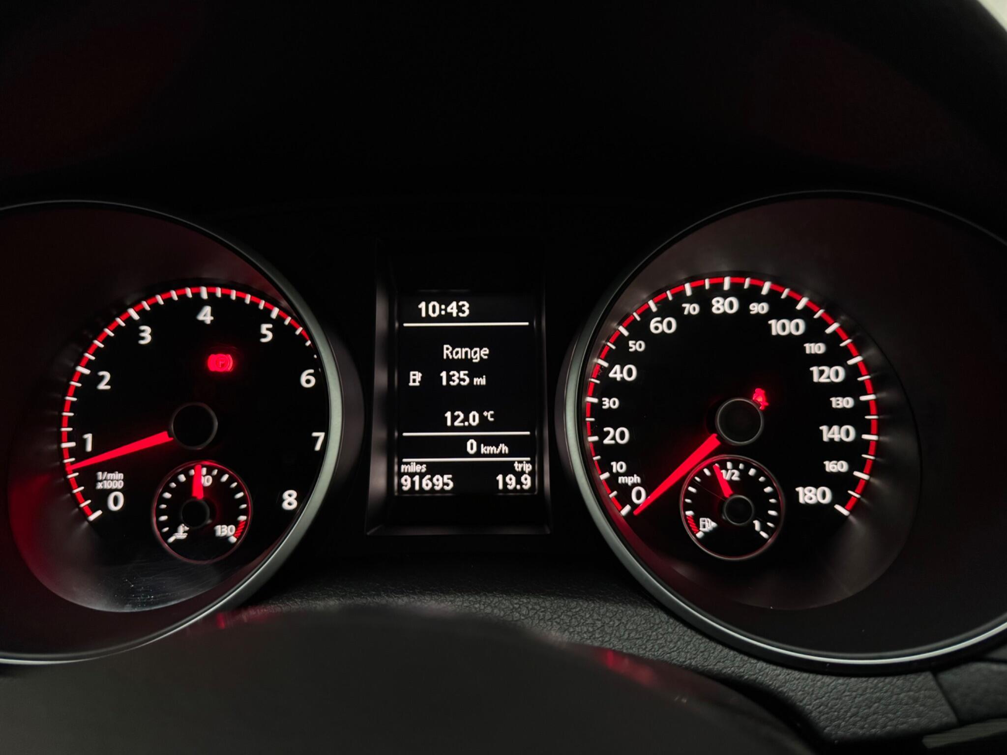 Volkswagen Golf - Image 12