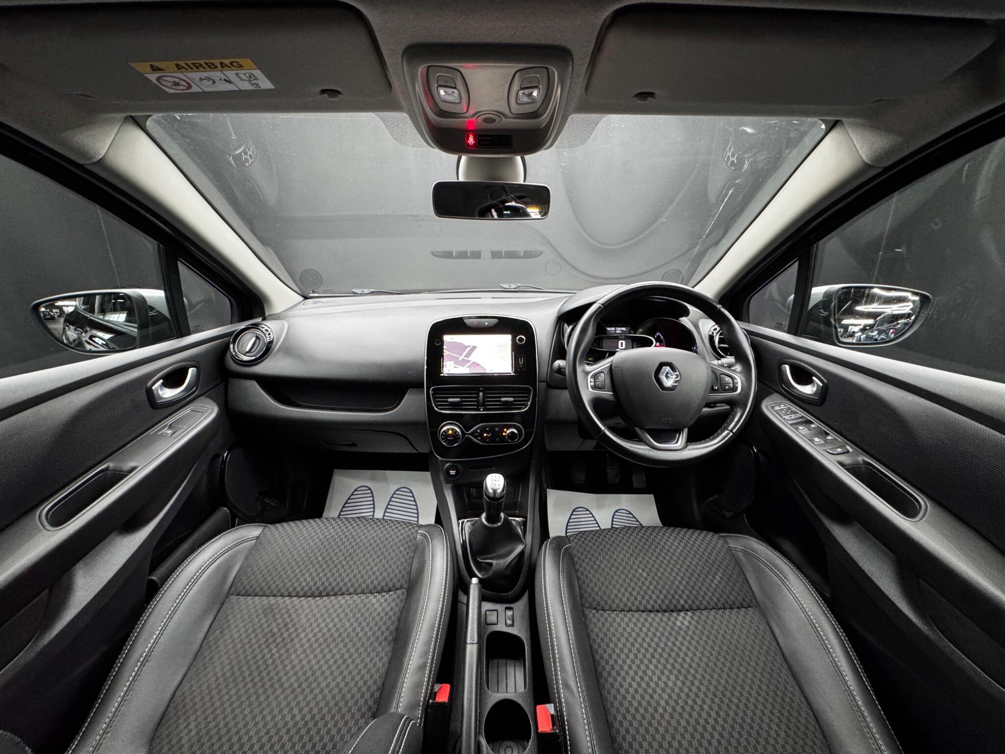 Renault Clio - Image 17