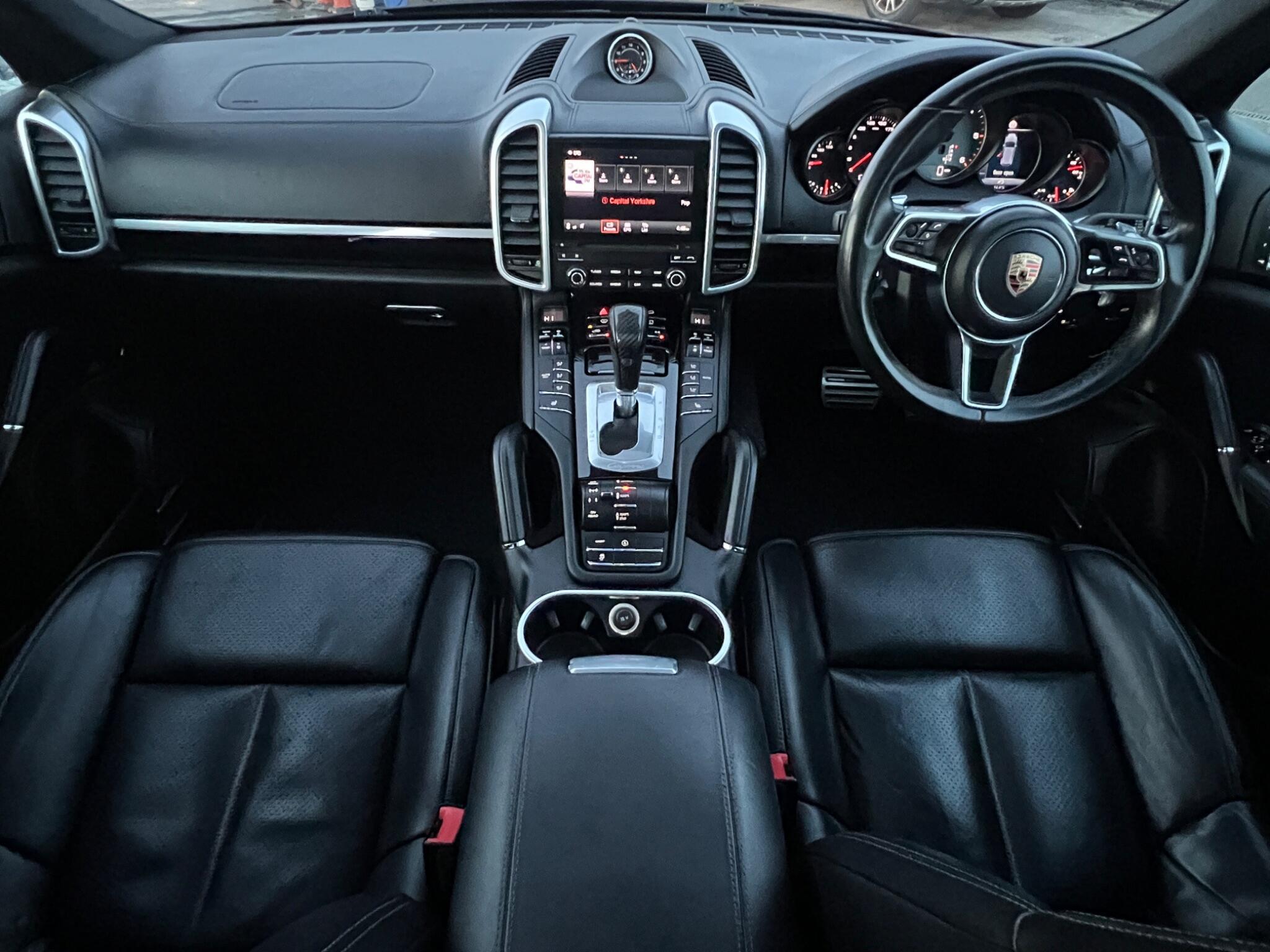Porsche Cayenne - Image 19