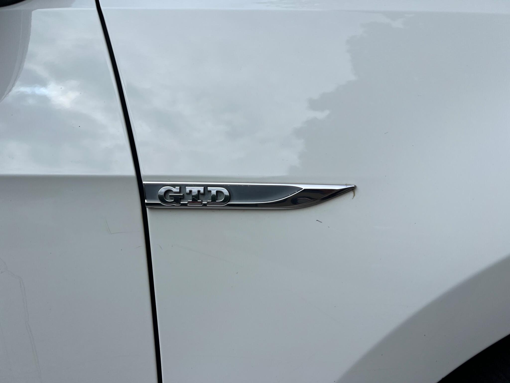 Volkswagen Golf - Image 14