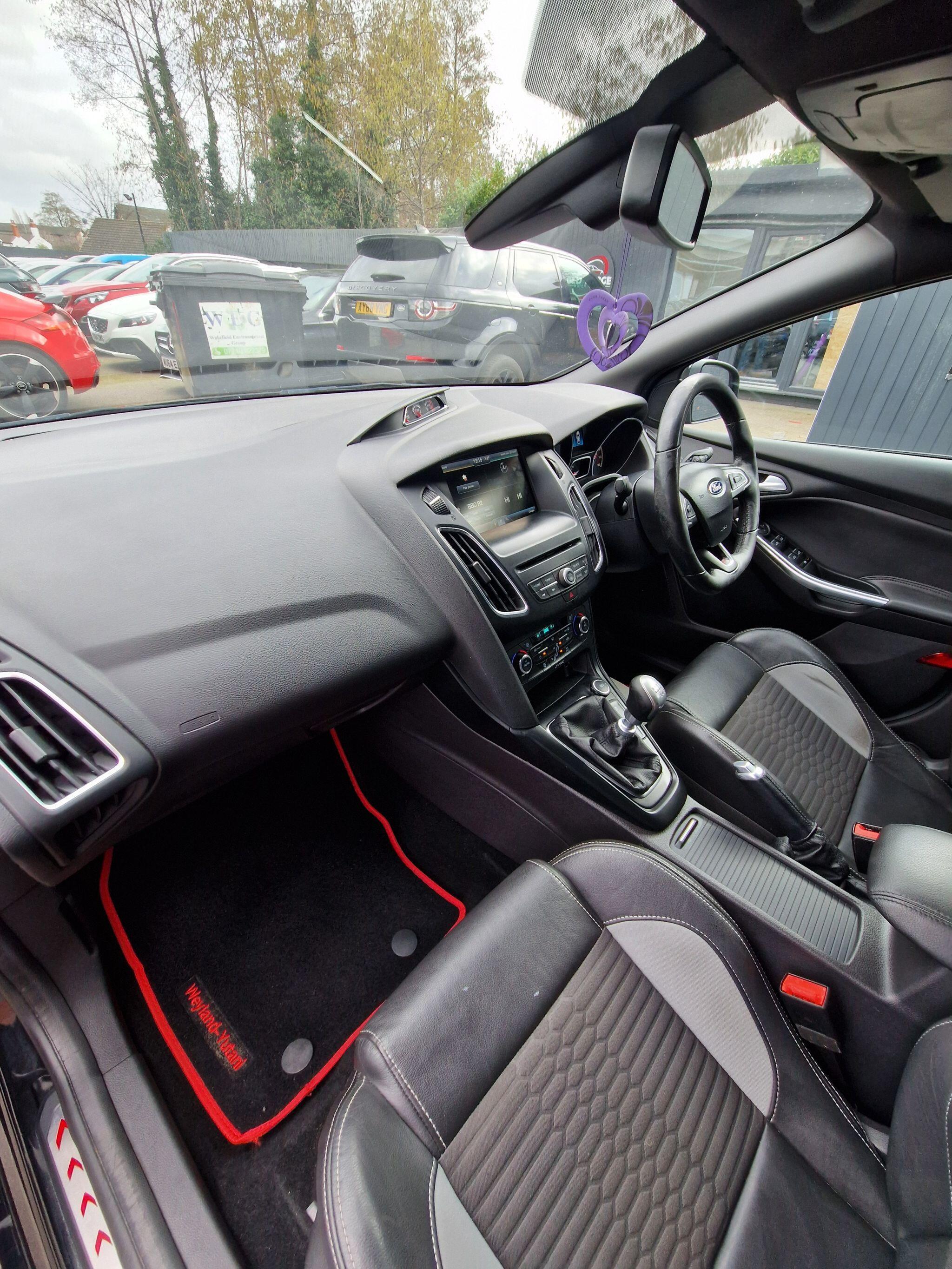 Ford Focus - Image 36