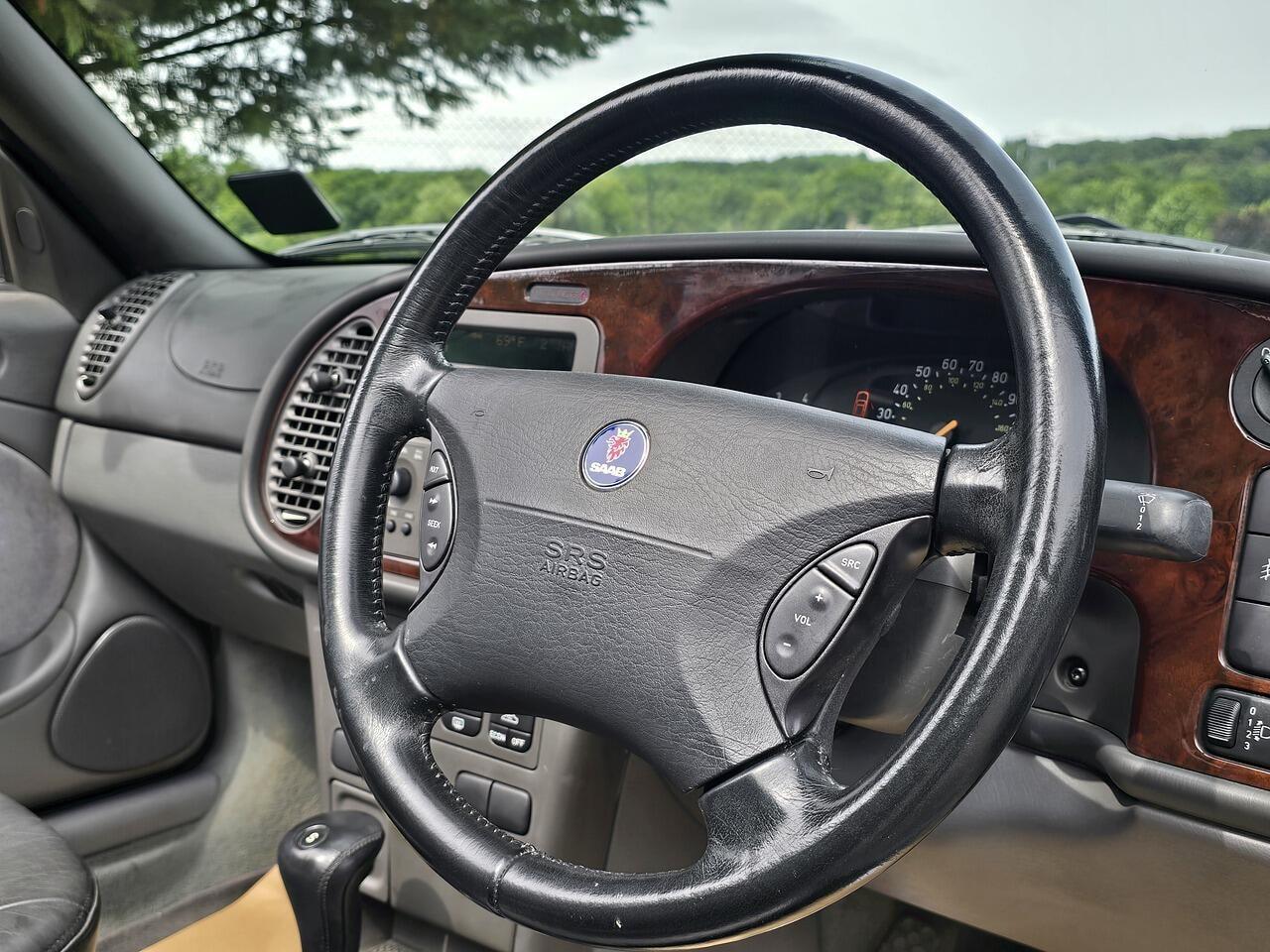 Saab 9-3 - Image 10