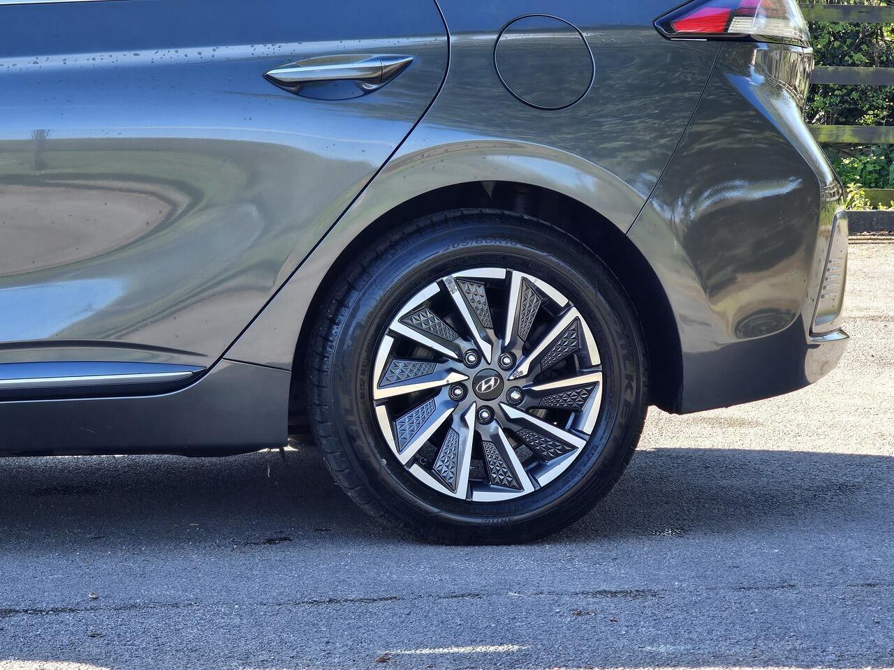 Hyundai Ioniq - Image 12